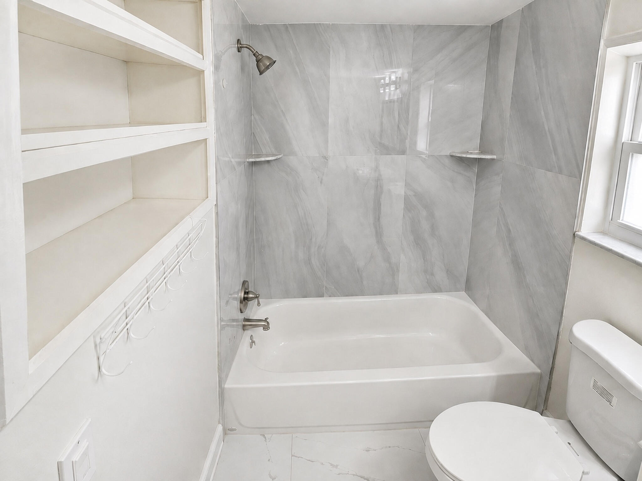 1115 Lake Terrace 208 Property Photo 12