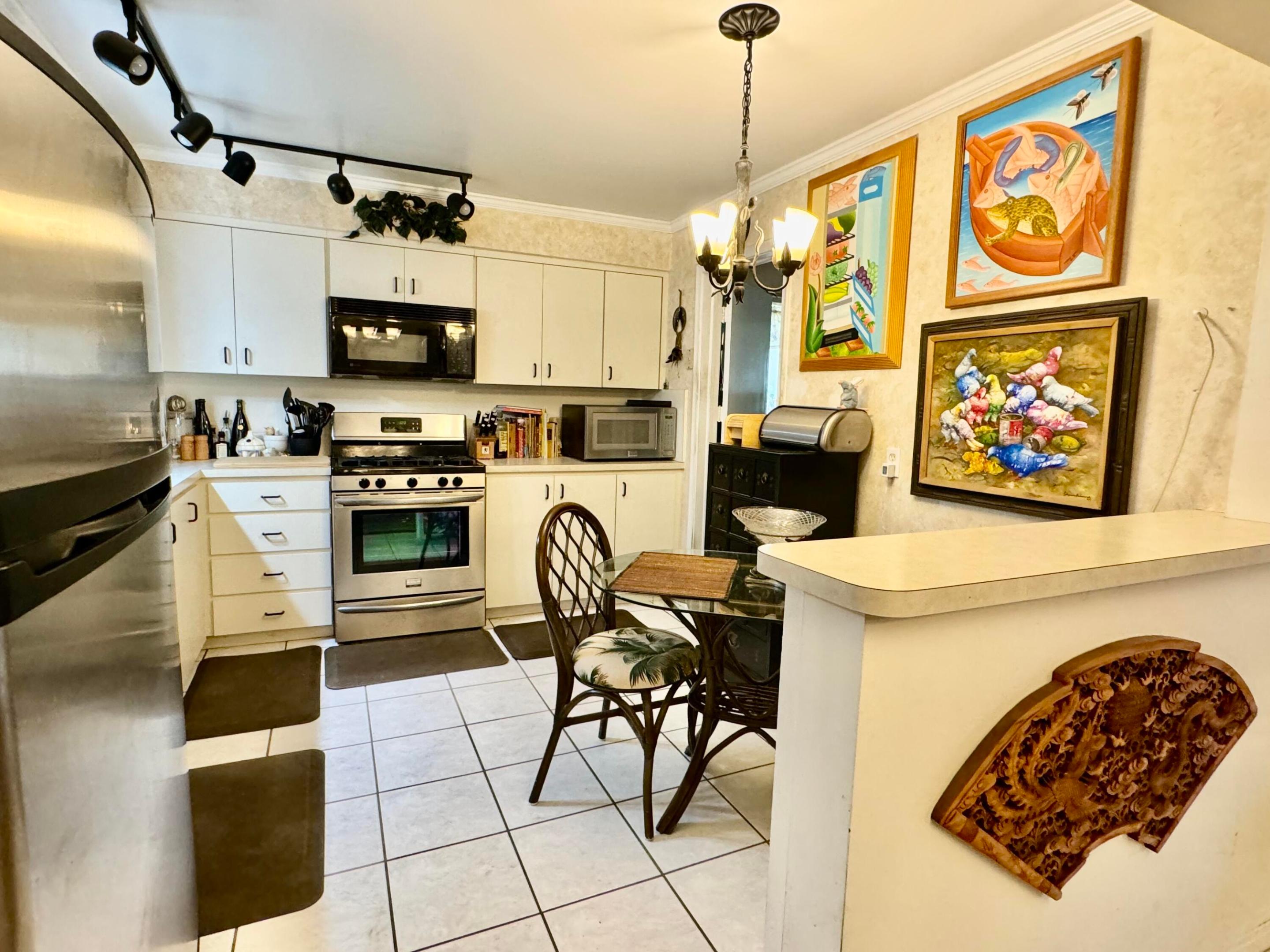 3510 Taft Street Property Photo 6