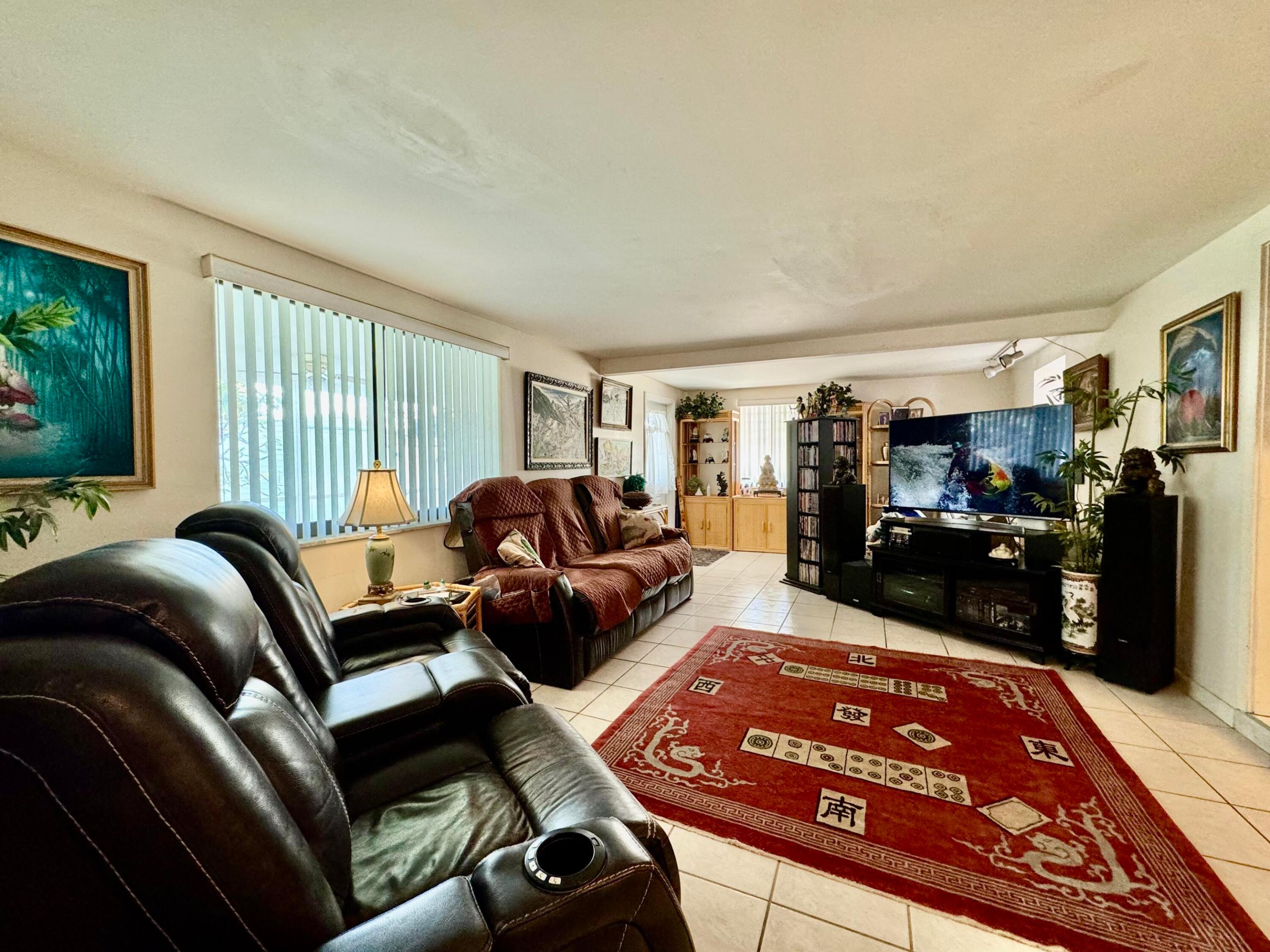3510 Taft Street Property Photo 9