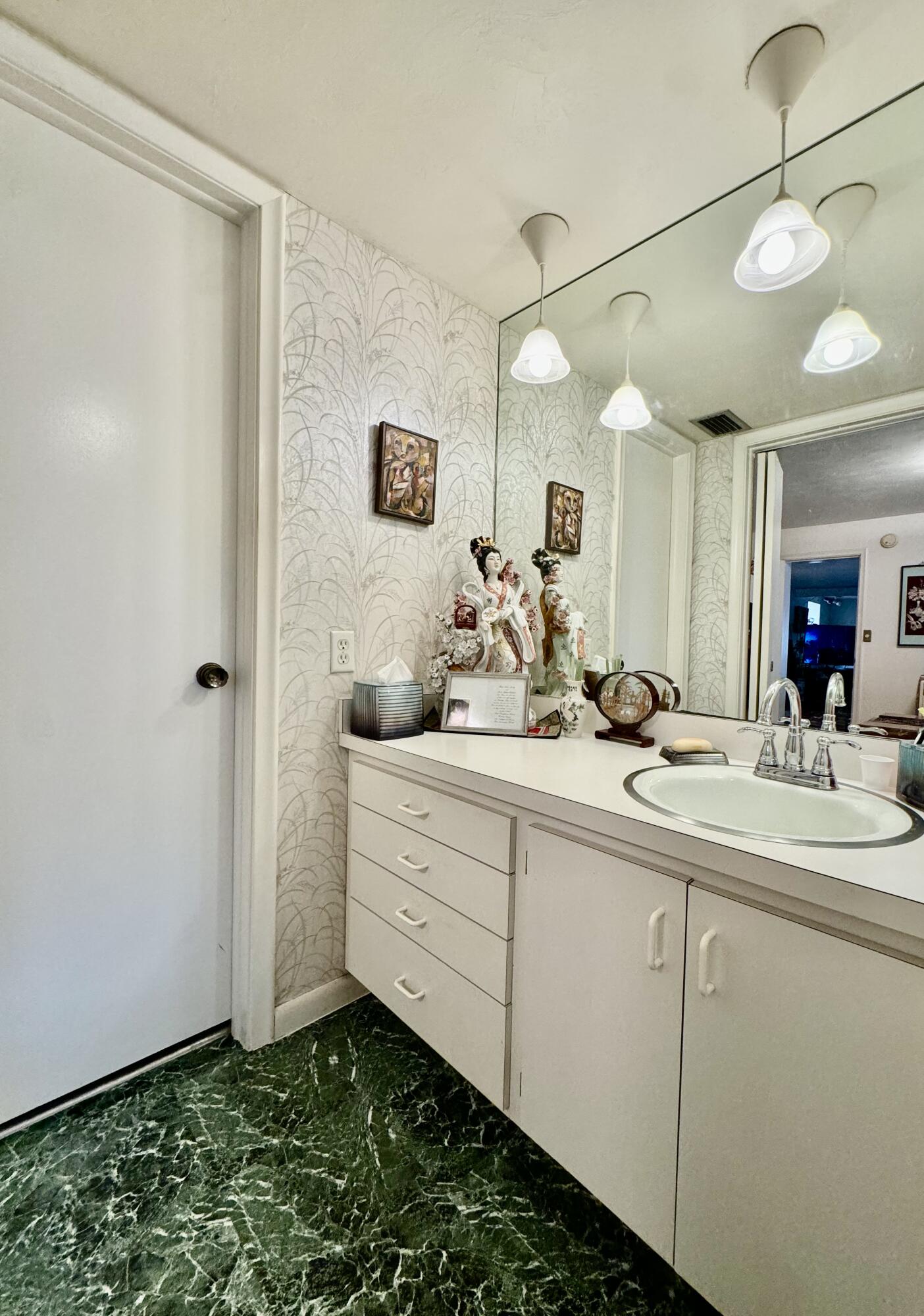3510 Taft Street Property Photo 12