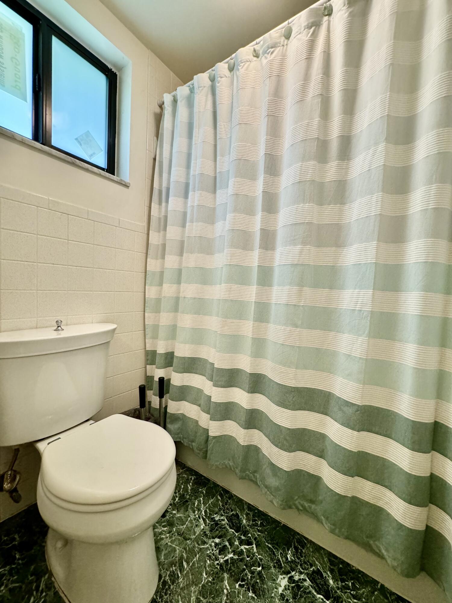 3510 Taft Street Property Photo 13