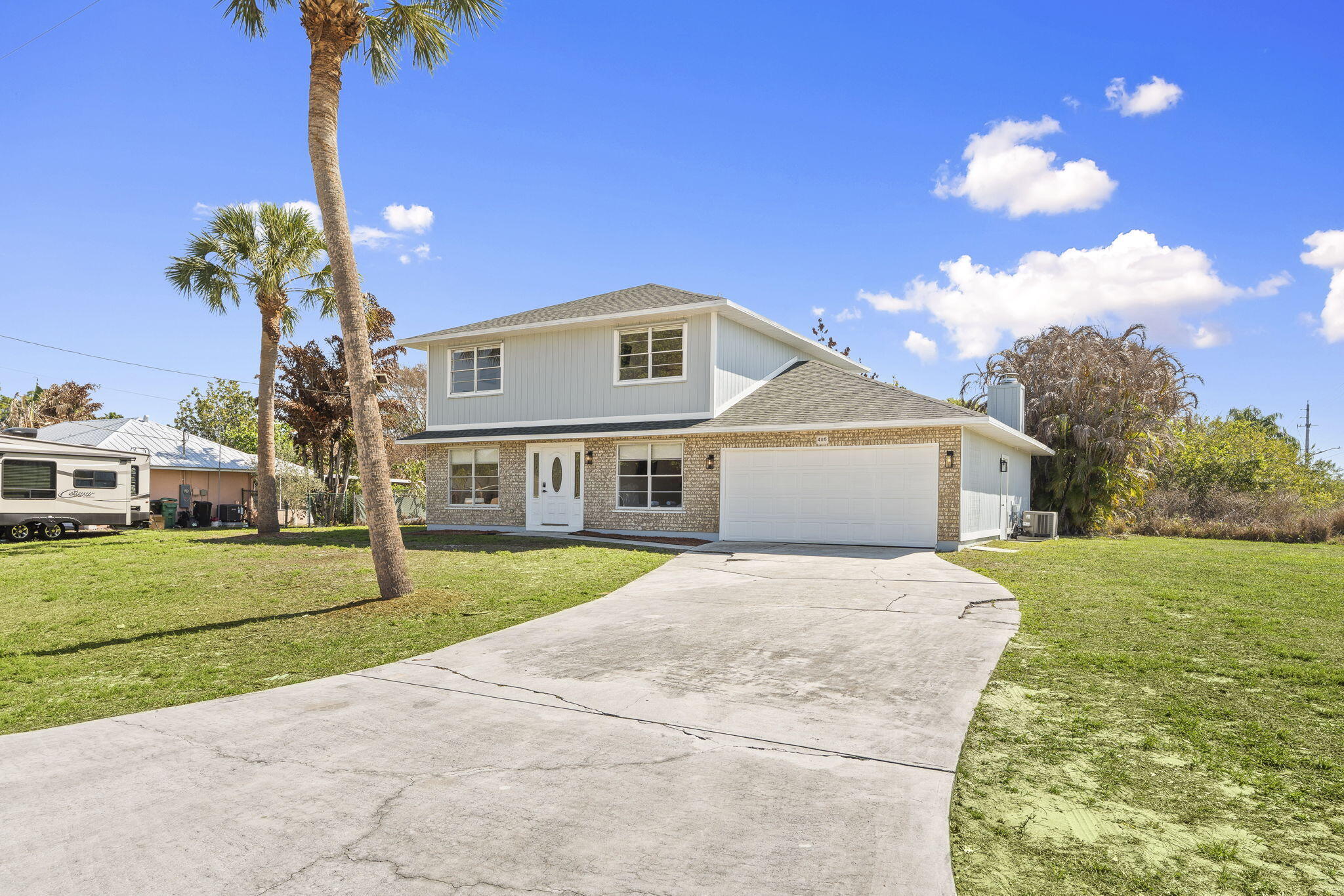 405 Ne Midvale Street Property Photo 1