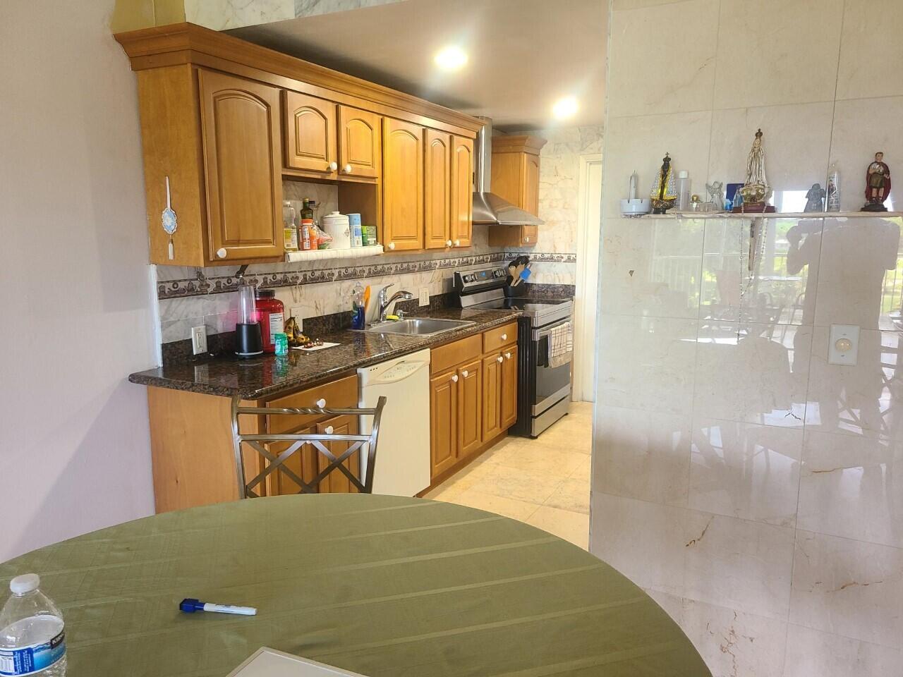 3050 N Palm Aire Drive 504 Property Photo 2