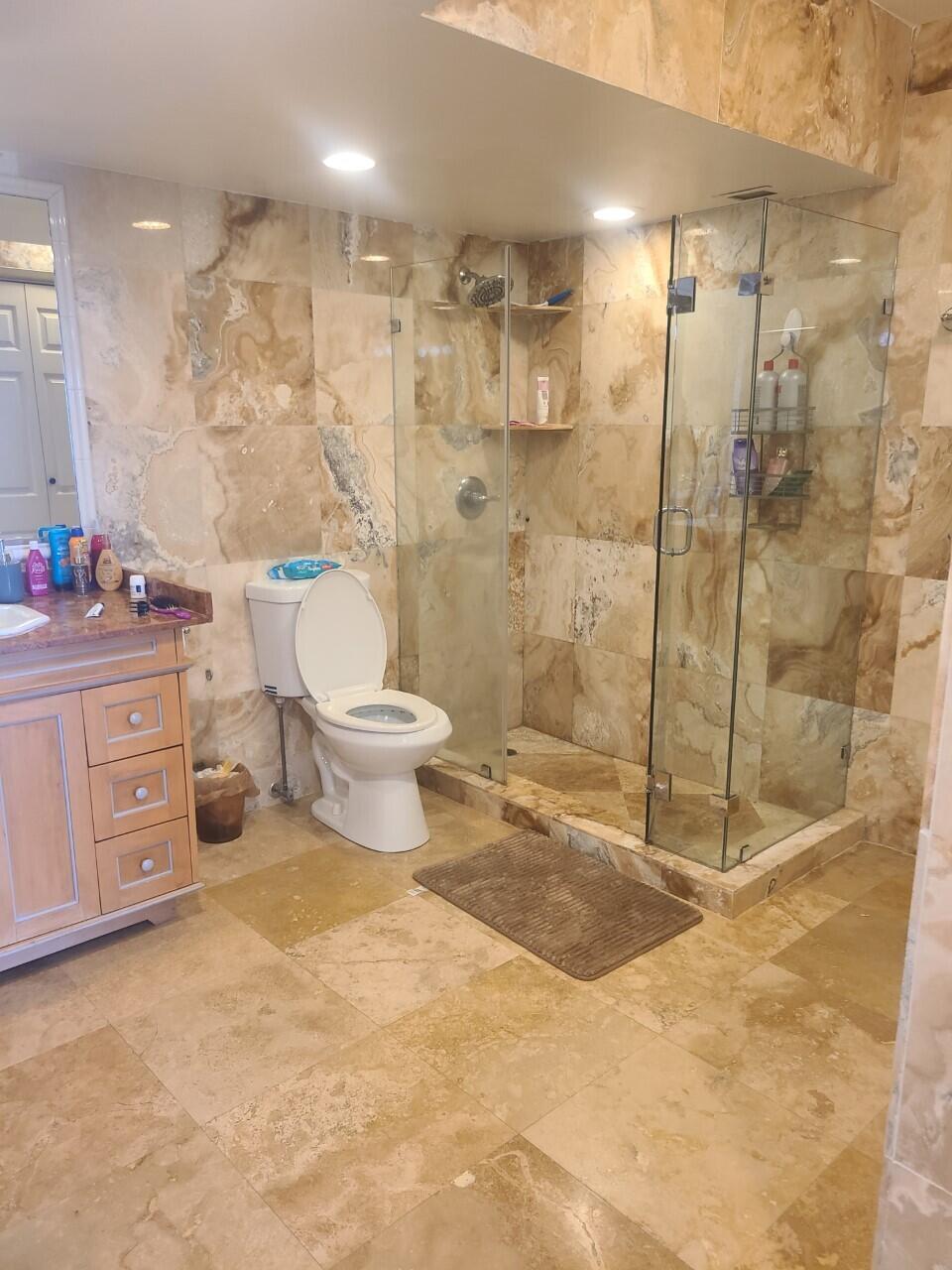3050 N Palm Aire Drive 504 Property Photo 5