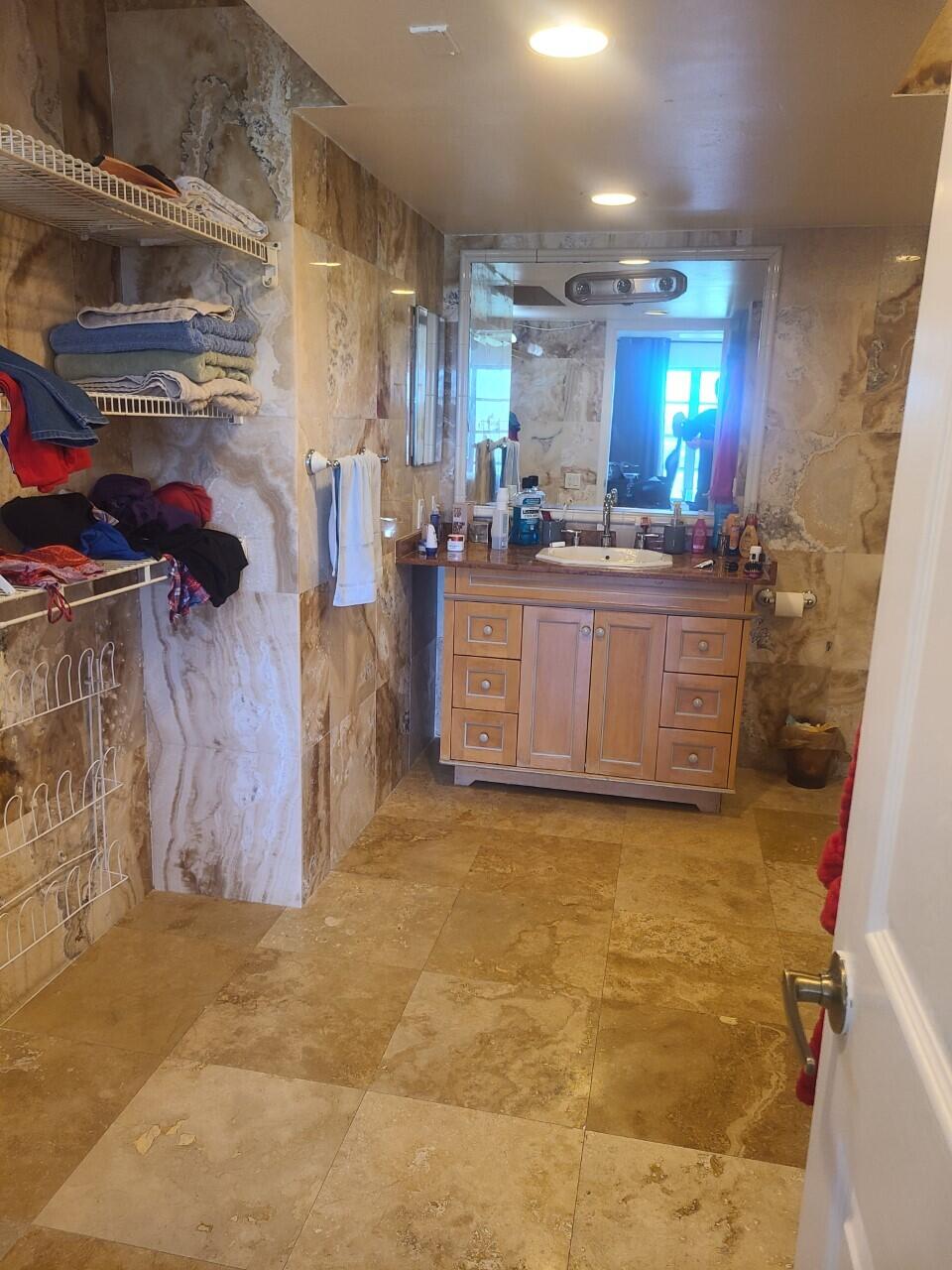 3050 N Palm Aire Drive 504 Property Photo 6