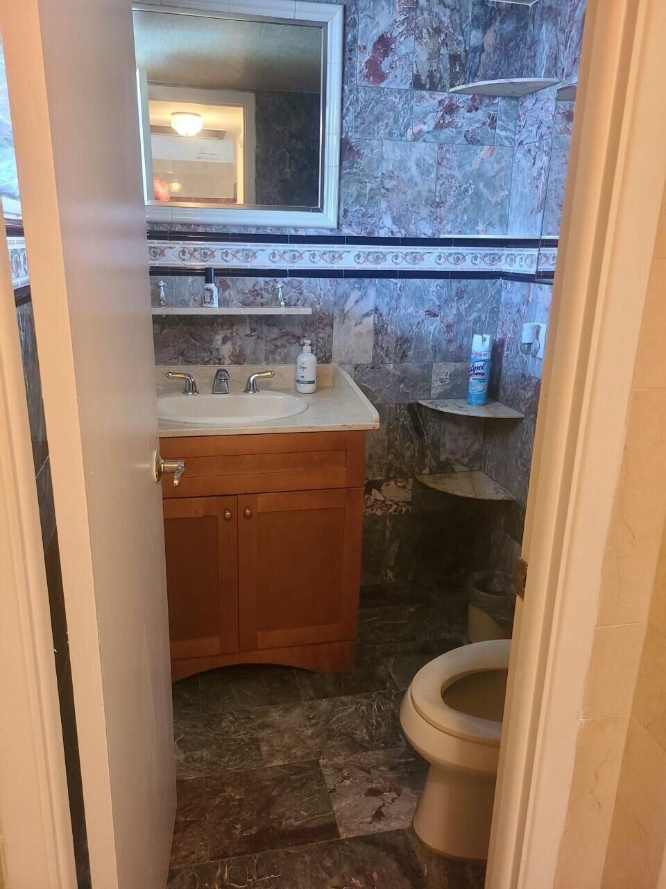 3050 N Palm Aire Drive 504 Property Photo 10