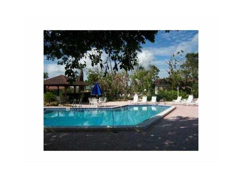 3050 N Palm Aire Drive 504 Property Photo 12