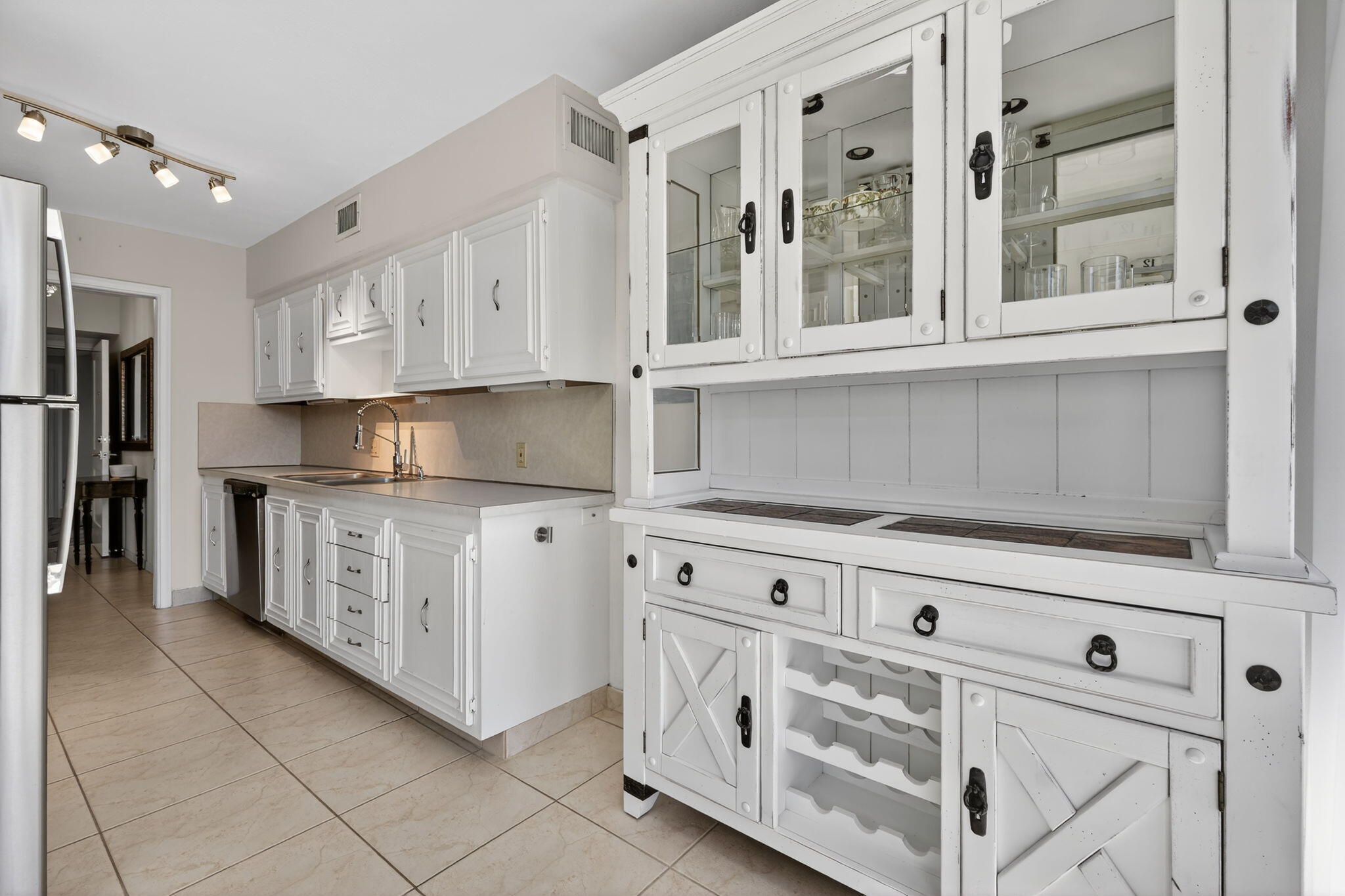 3400 N Ocean Drive 408 Property Photo 7