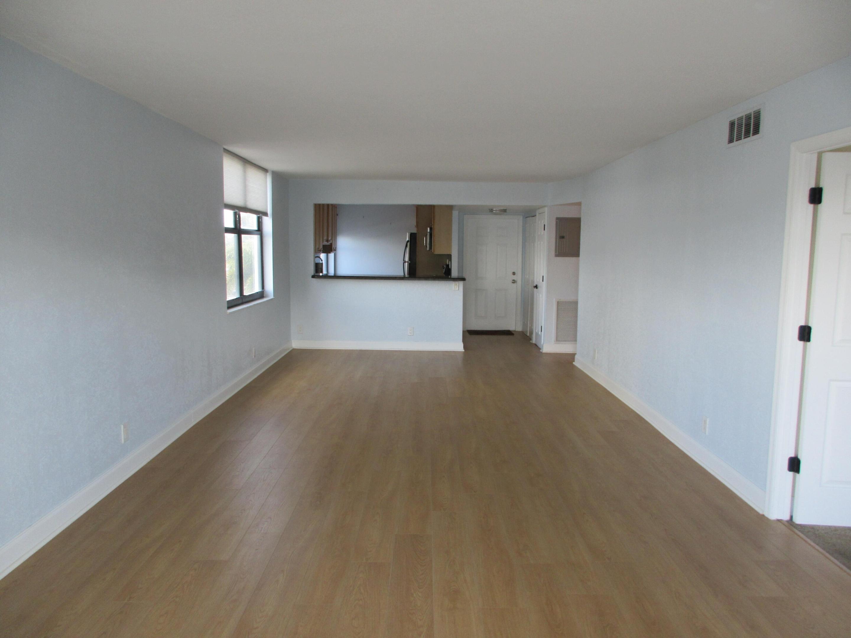 1401 N Riverside Drive 307 Property Photo 8