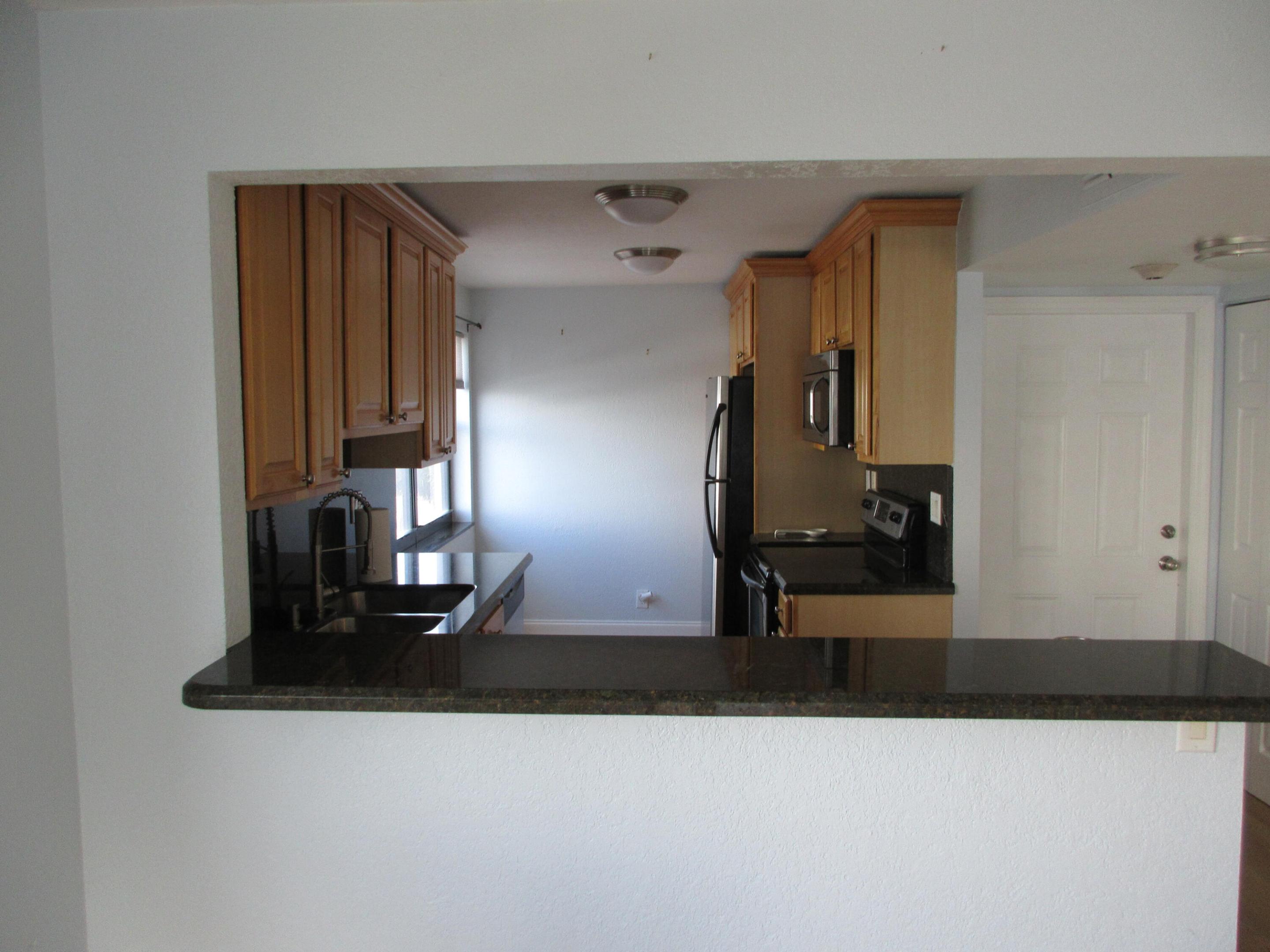 1401 N Riverside Drive 307 Property Photo 10