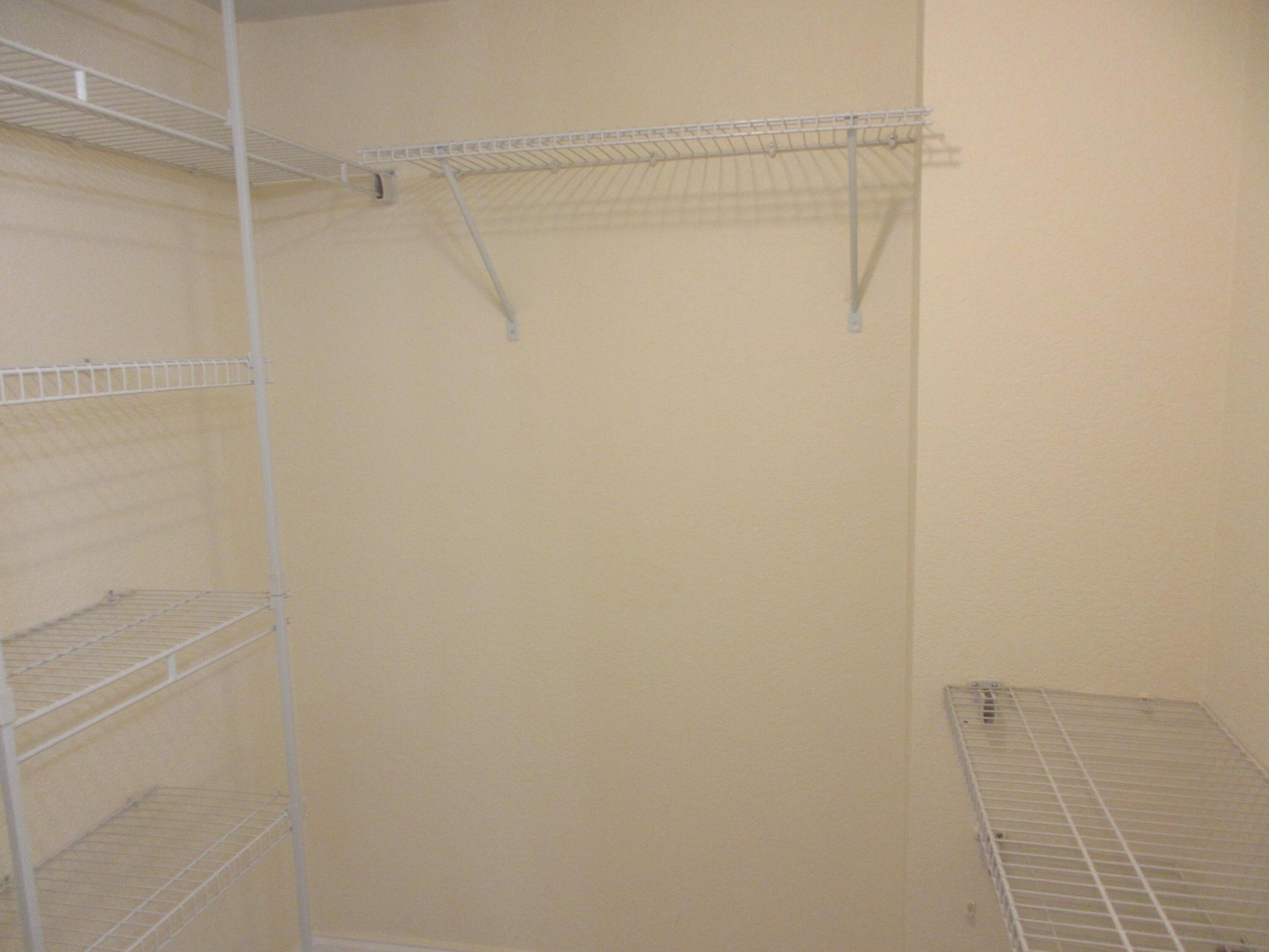 1401 N Riverside Drive 307 Property Photo 15