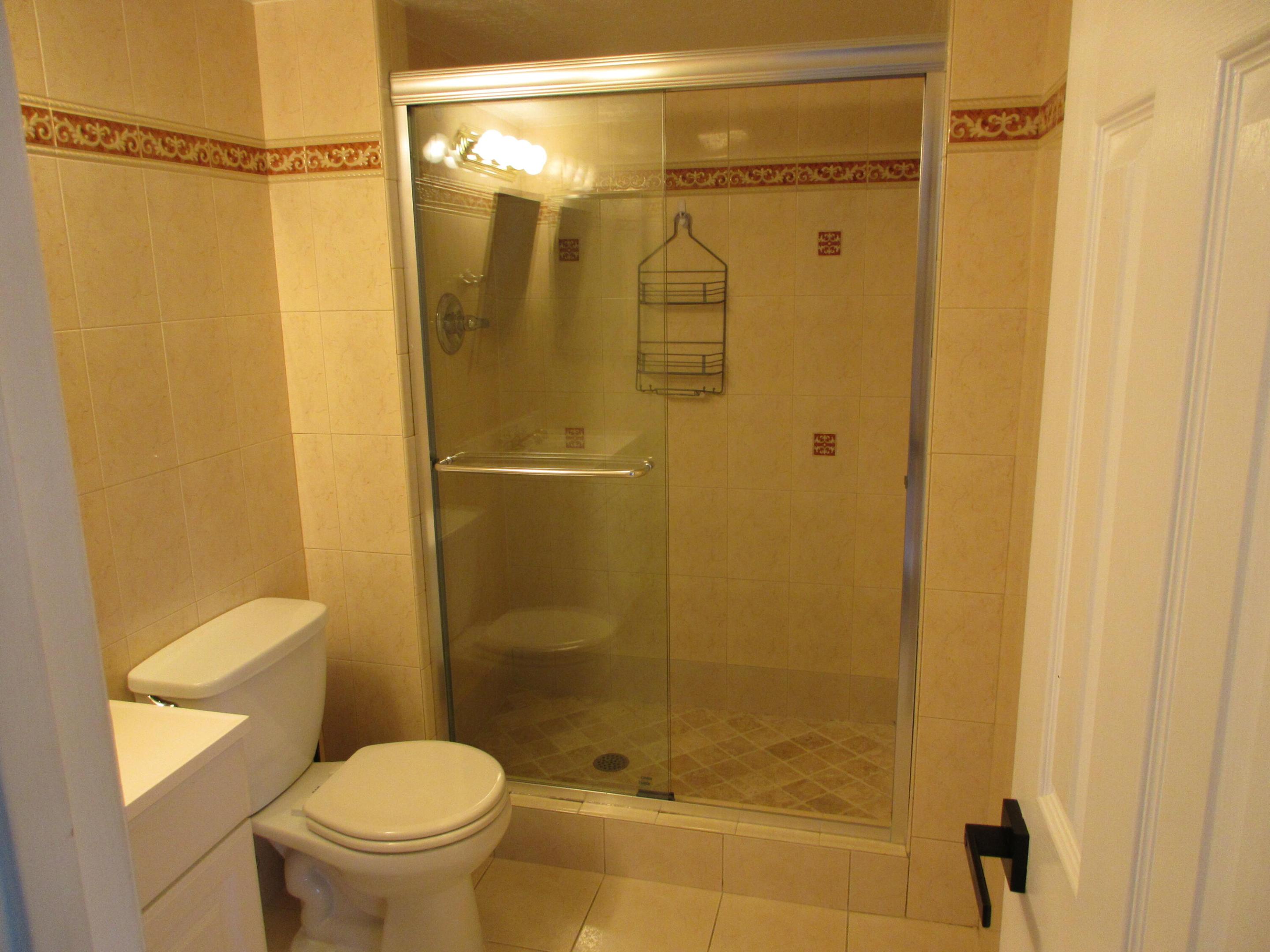 1401 N Riverside Drive 307 Property Photo 16