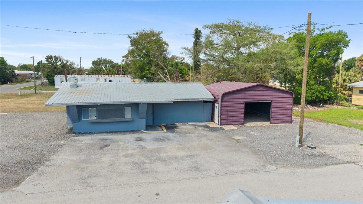 1023 Lee Street Property Photo 1