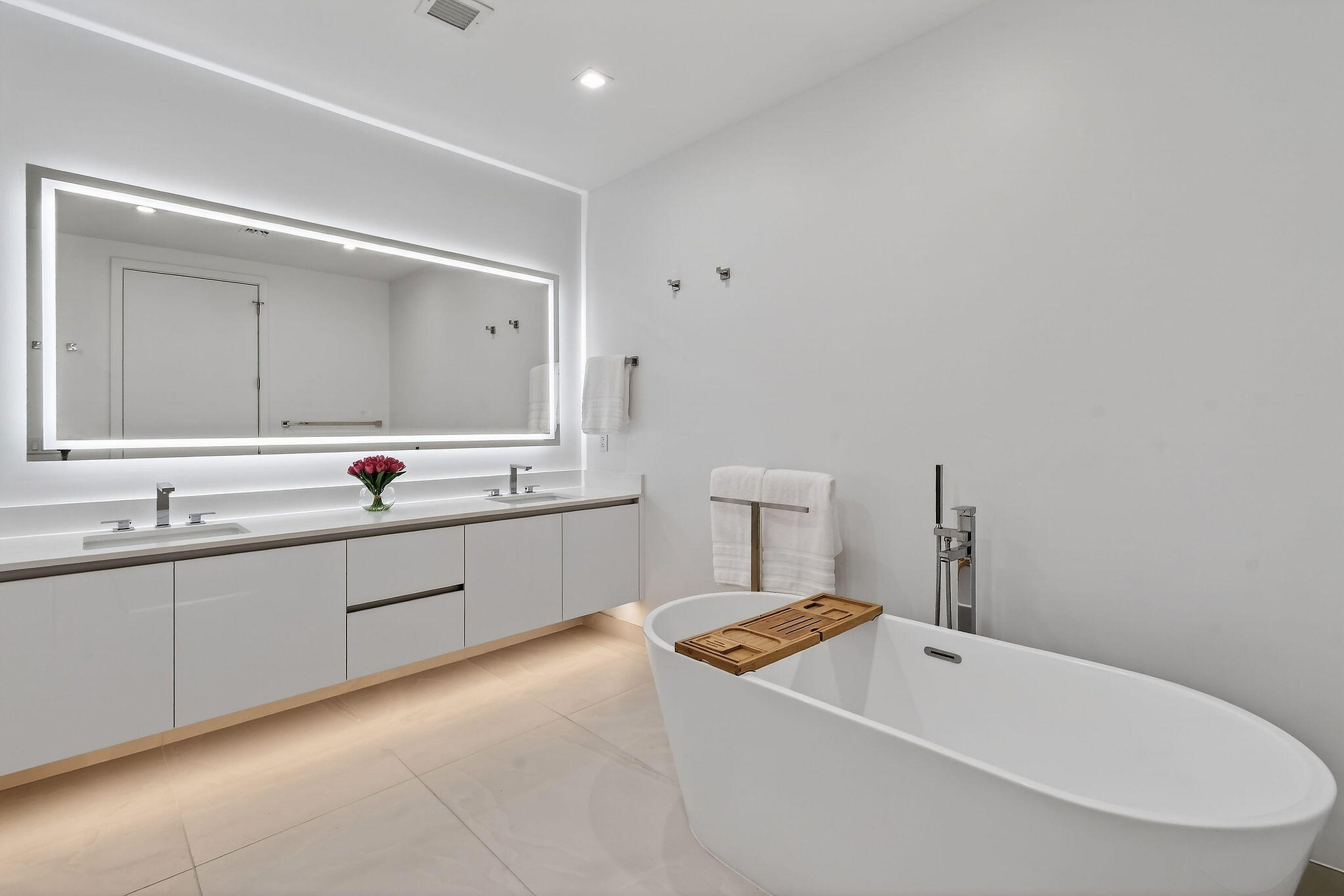 220 Lake Shore Drive 715 Property Photo 20
