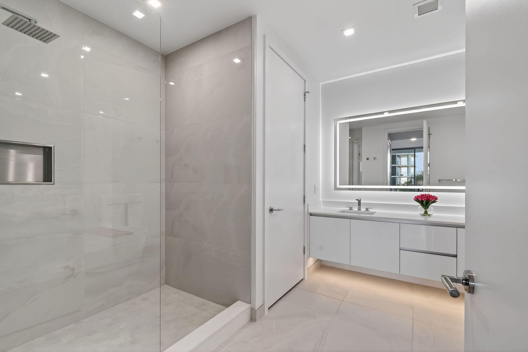 220 Lake Shore Drive 715 Property Photo 23