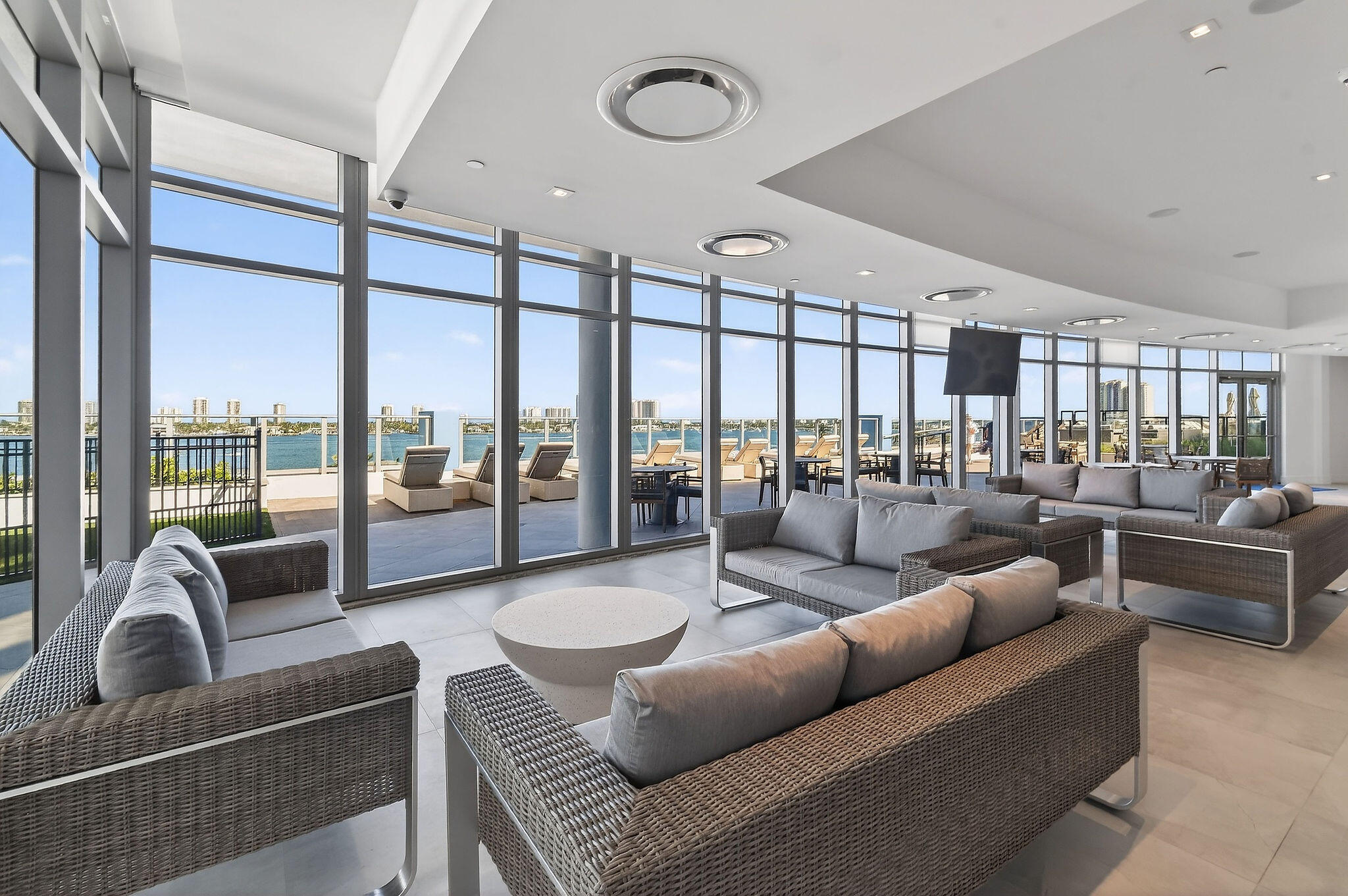 220 Lake Shore Drive 715 Property Photo 40