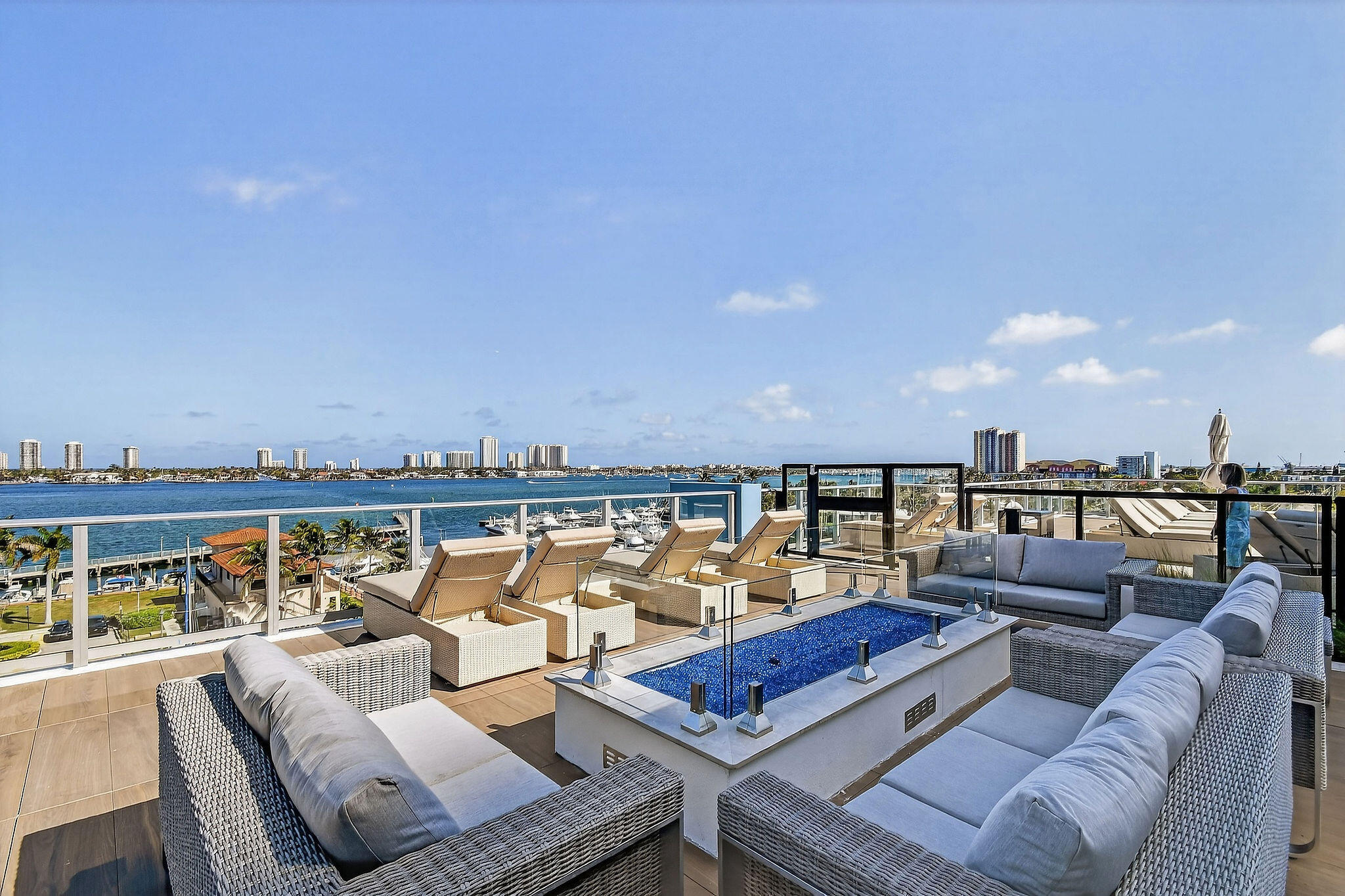 220 Lake Shore Drive 715 Property Photo 61