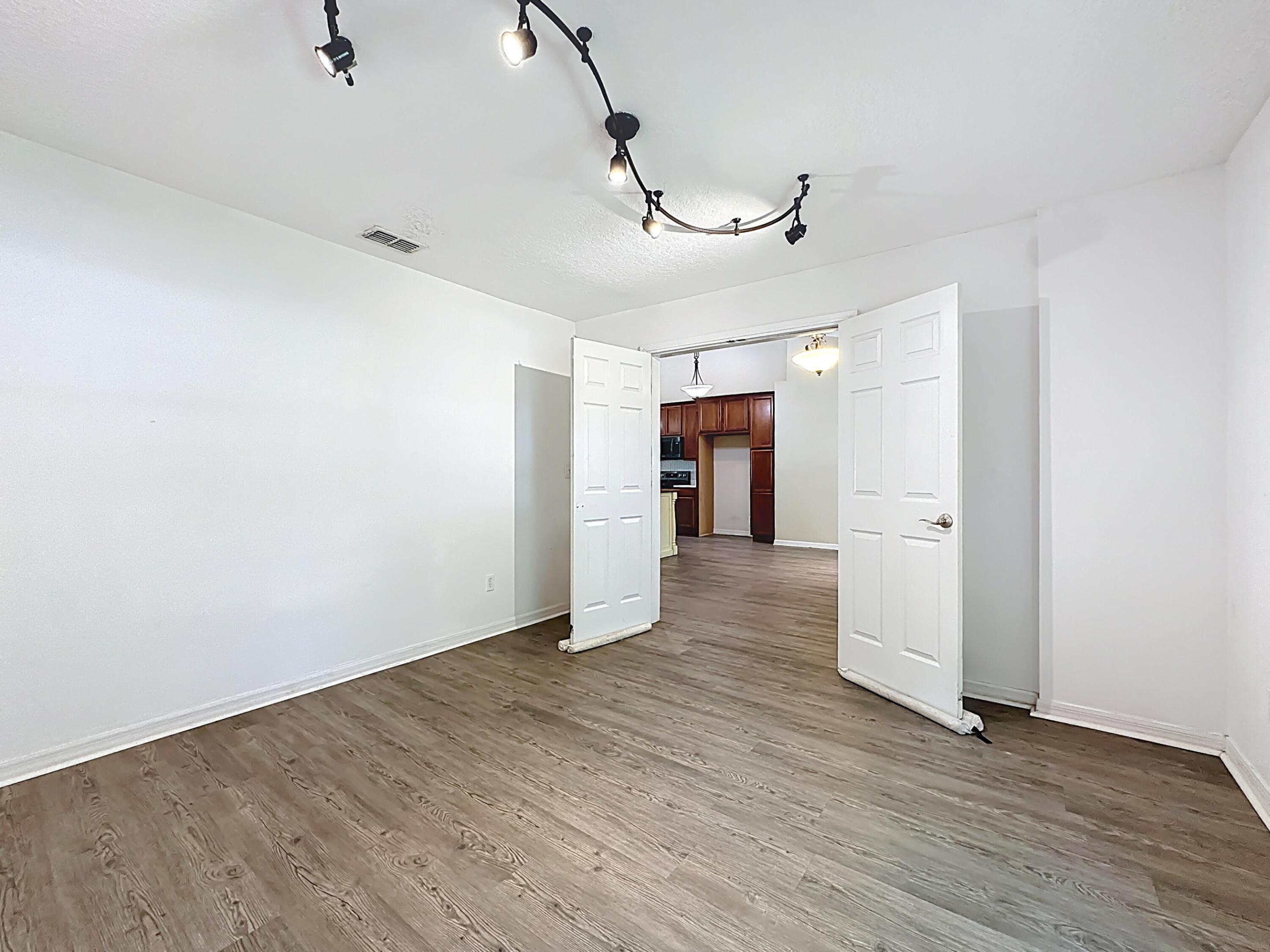 3371 Classic Oak Court Property Photo 17