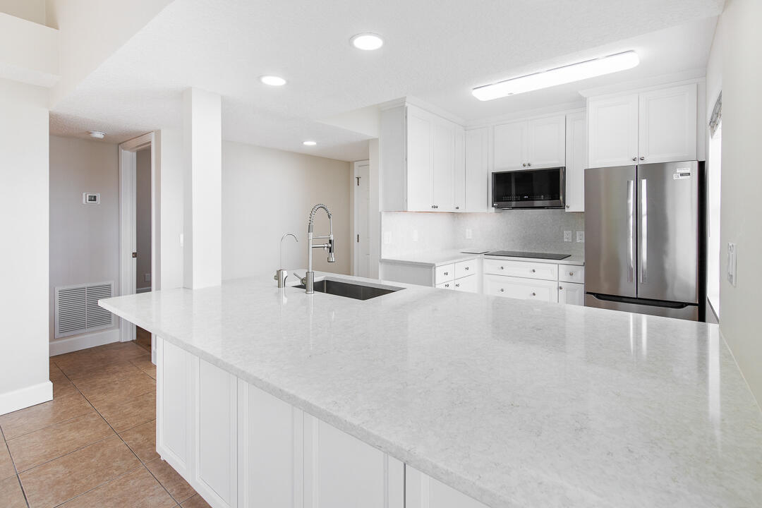 1060 Lake Shore Drive 201 Property Photo 18