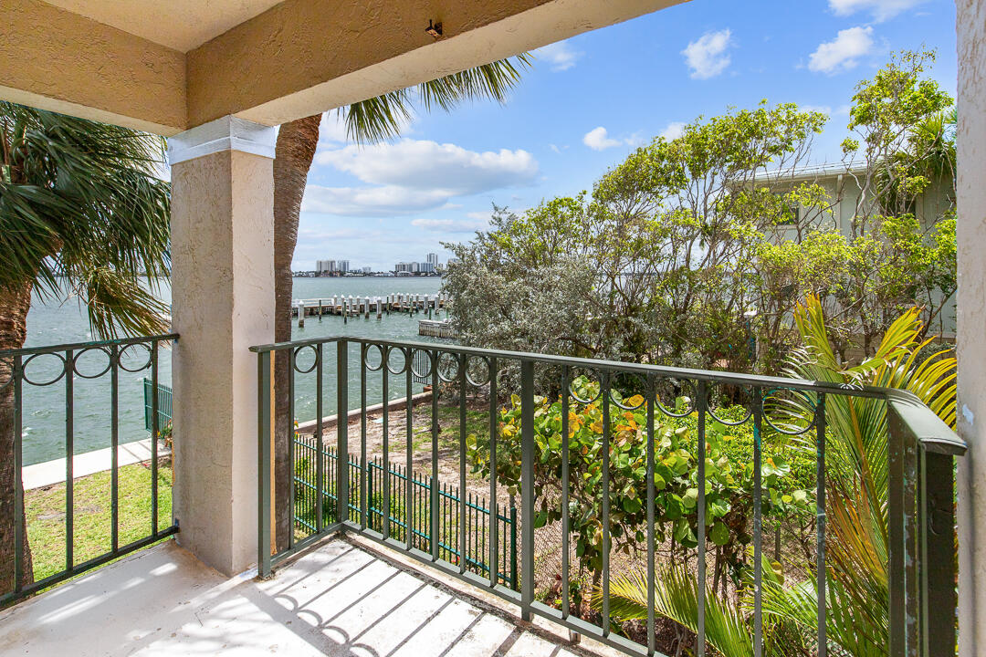 1060 Lake Shore Drive 201 Property Photo 22