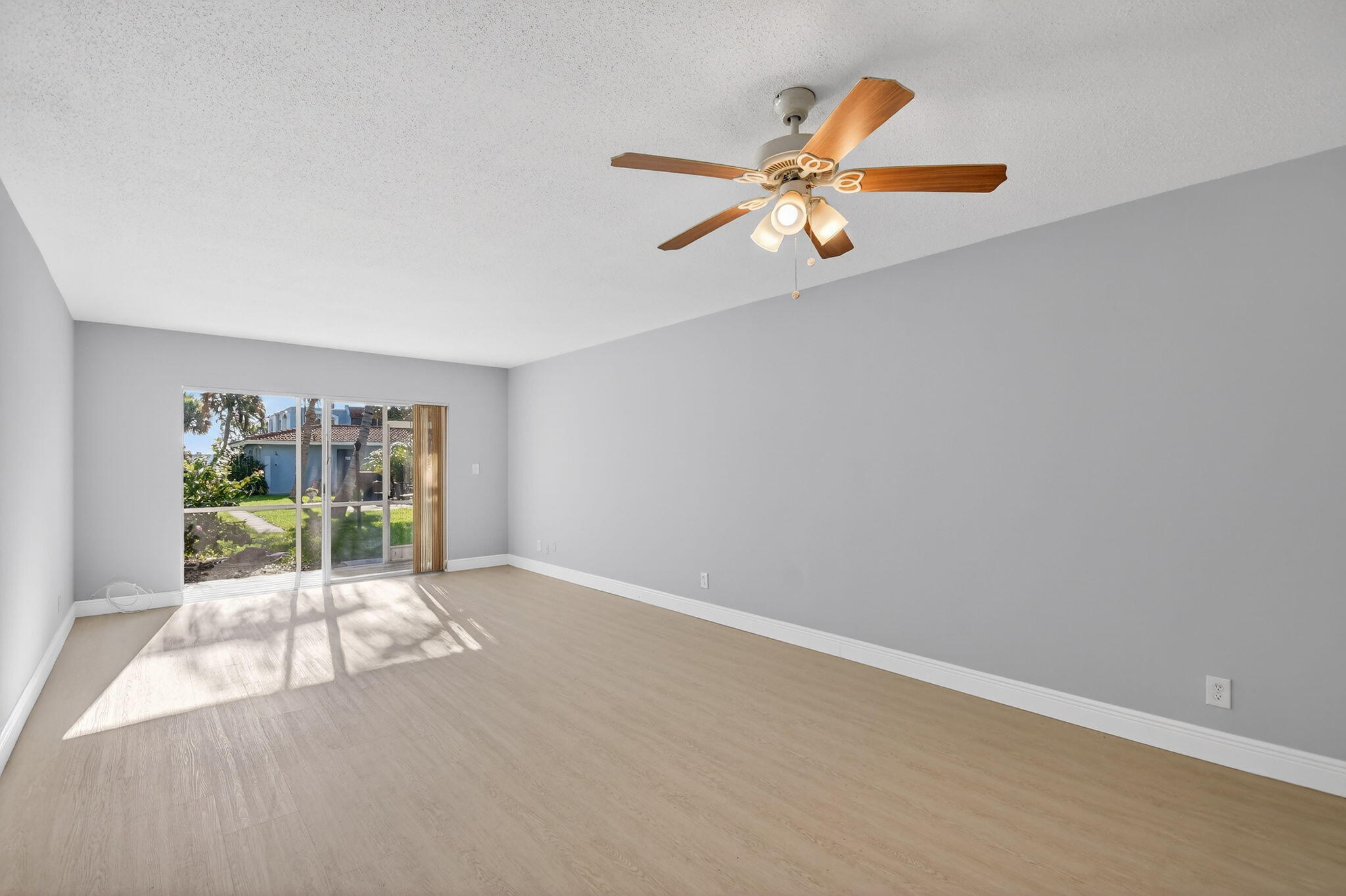 1432 S Lakeside Drive 4 Property Photo 17