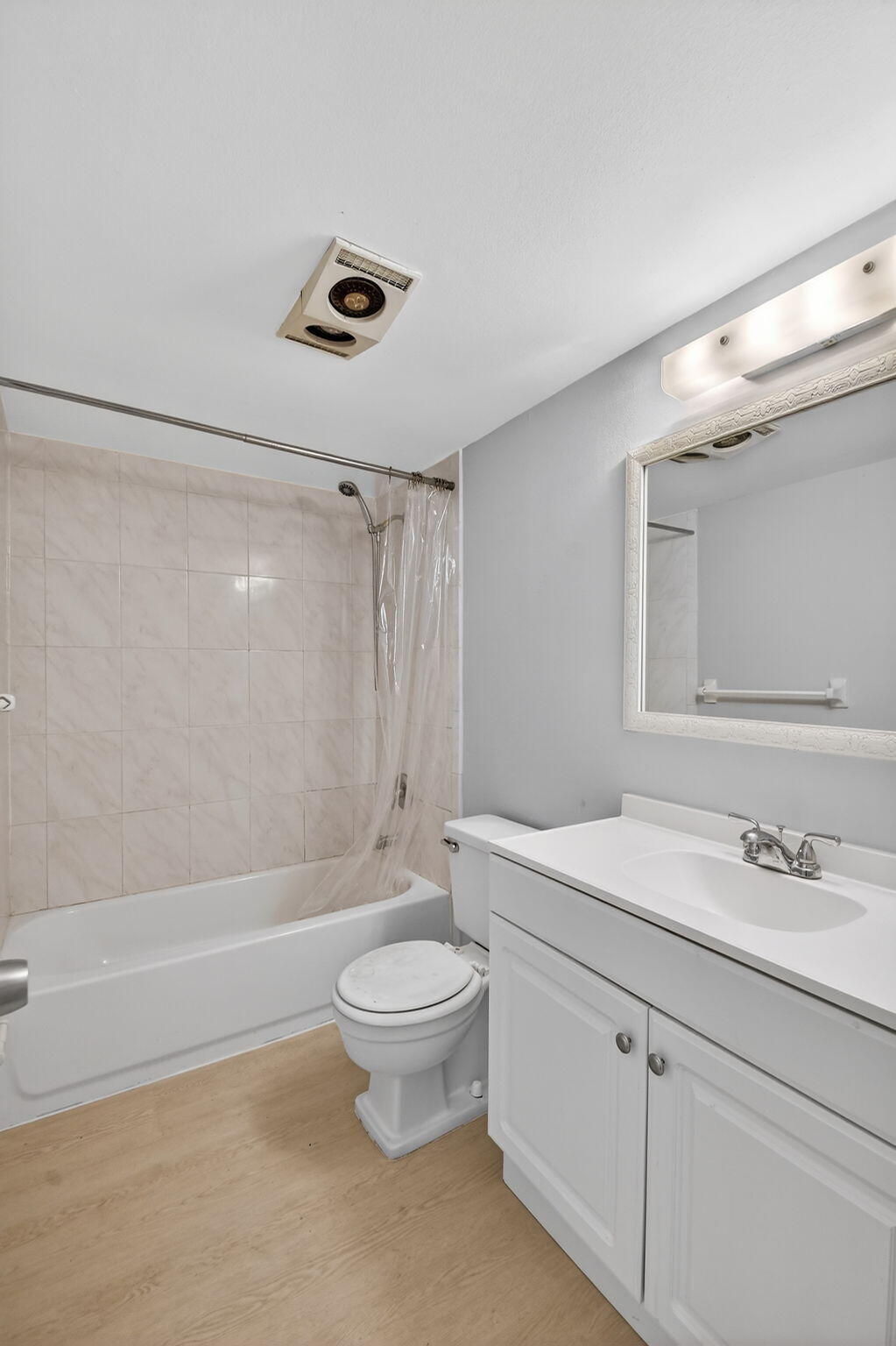 1432 S Lakeside Drive 4 Property Photo 18