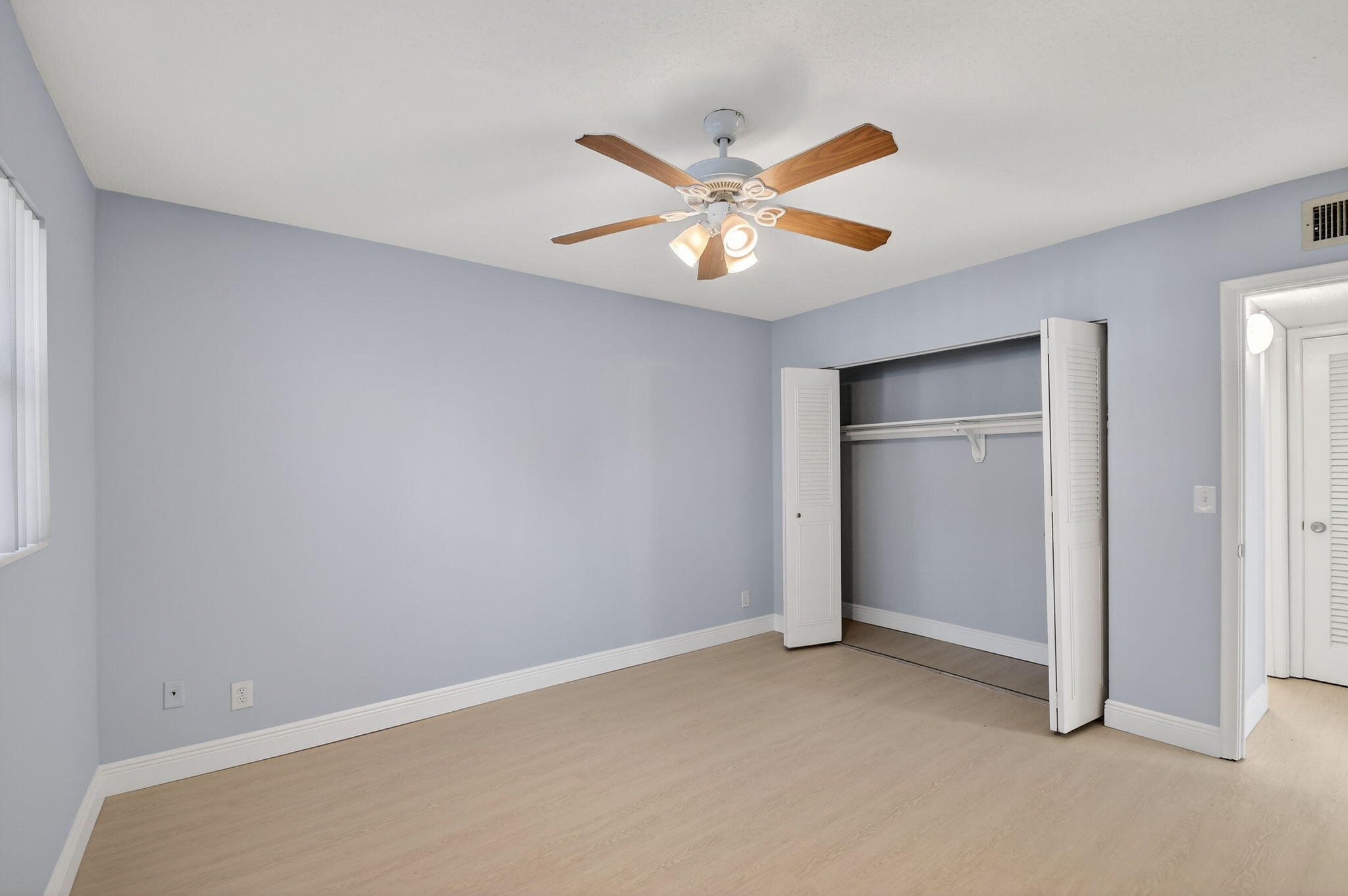 1432 S Lakeside Drive 4 Property Photo 31