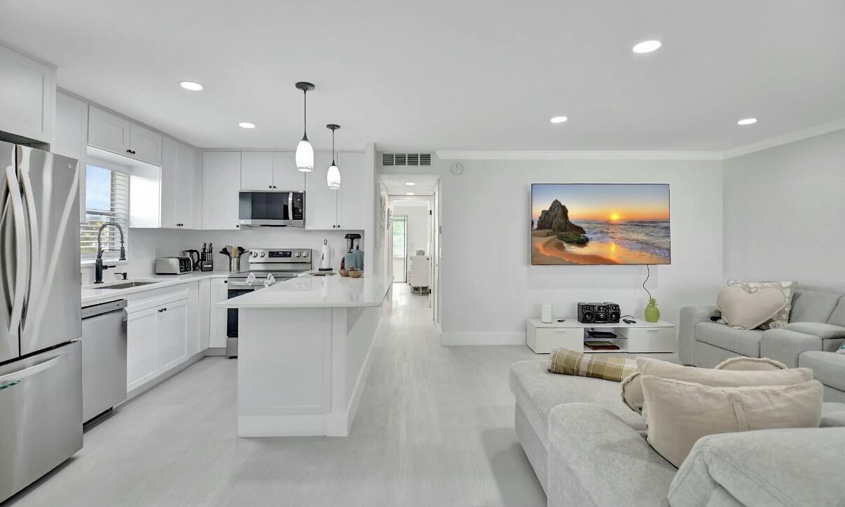 581 Monaco Boulevard 581 Property Photo 6