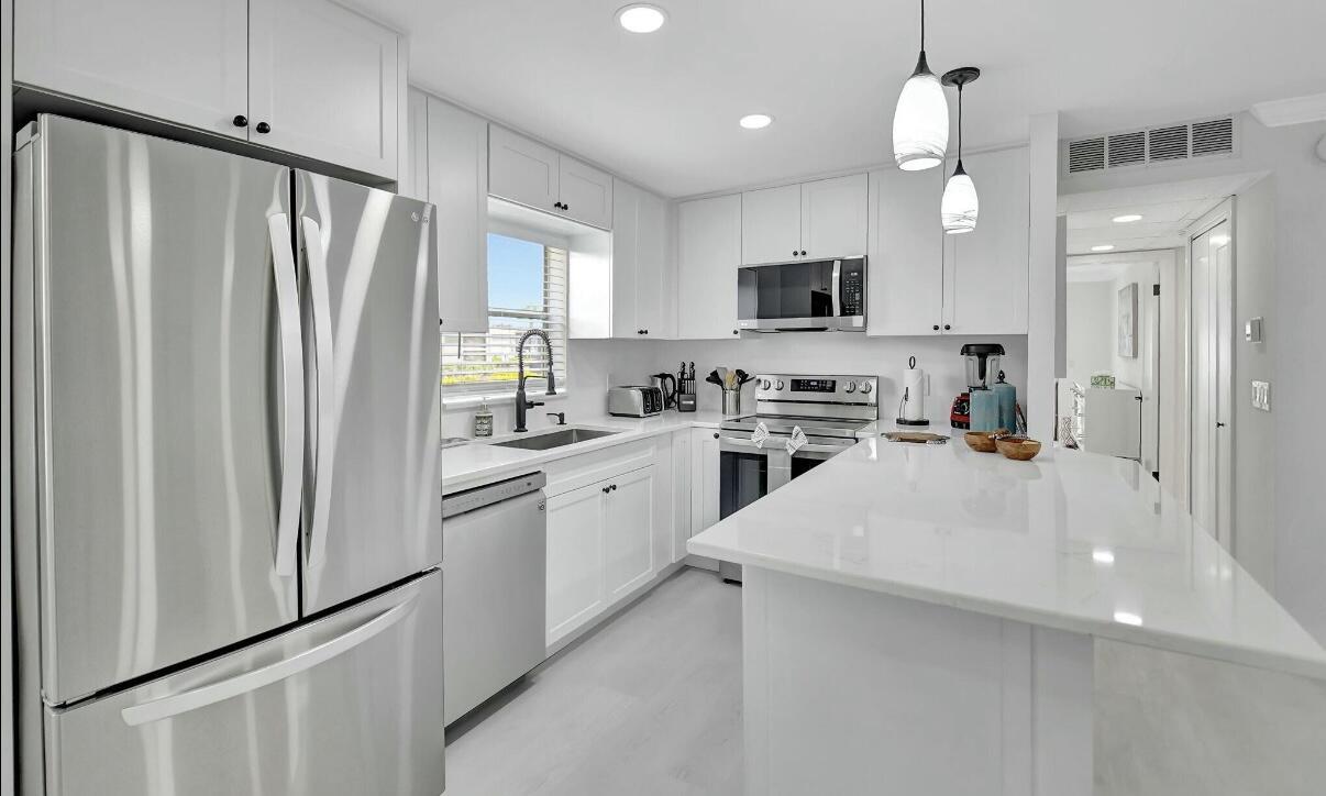 581 Monaco Boulevard 581 Property Photo 10