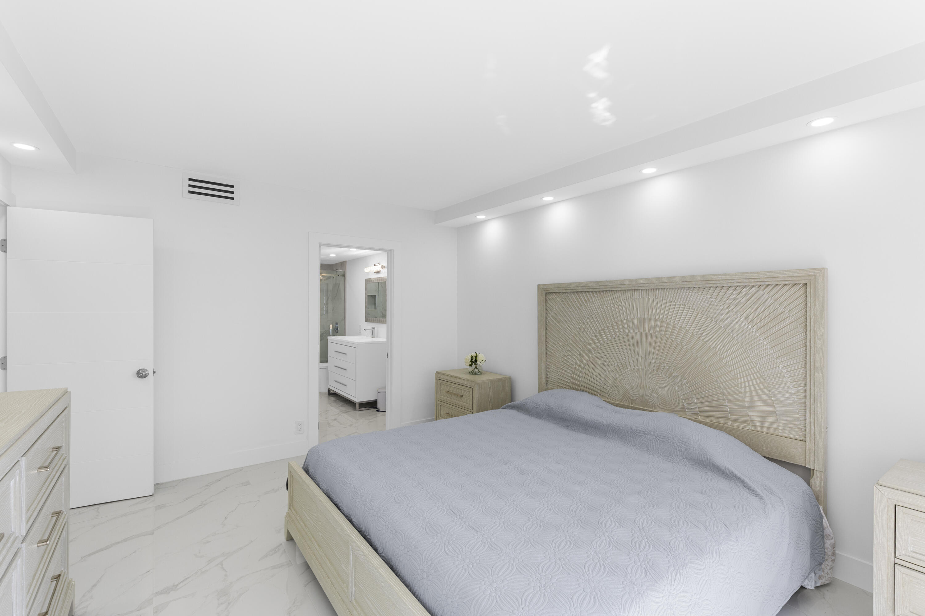 3800 Galt Ocean Drive 808 Property Photo 11