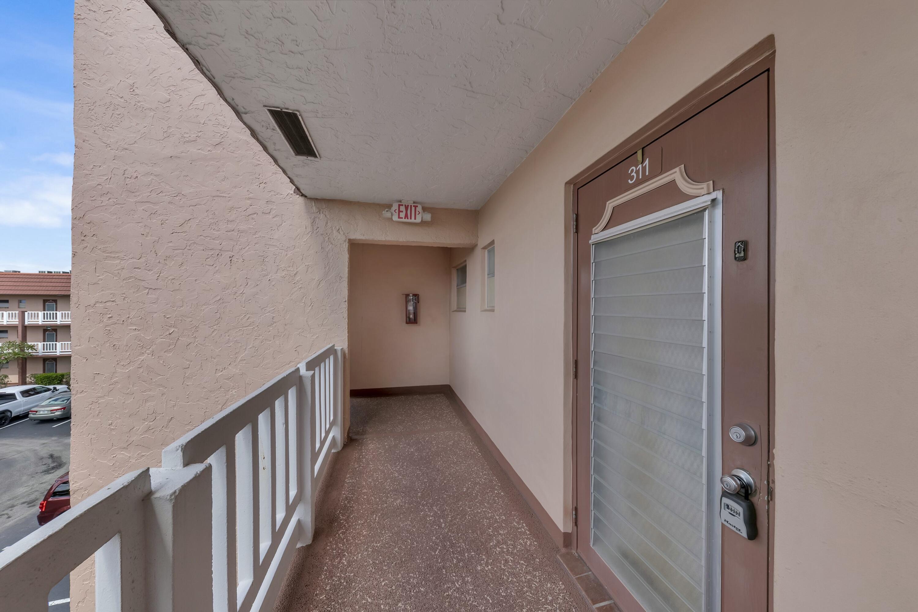 9401 Sunrise Lakes Boulevard 311 Property Photo 27