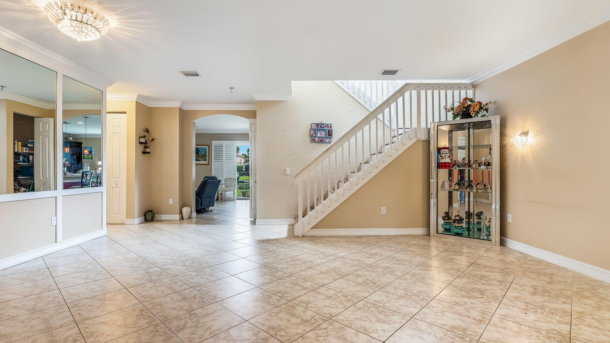 8292 Calabria Lakes Drive Property Photo 8