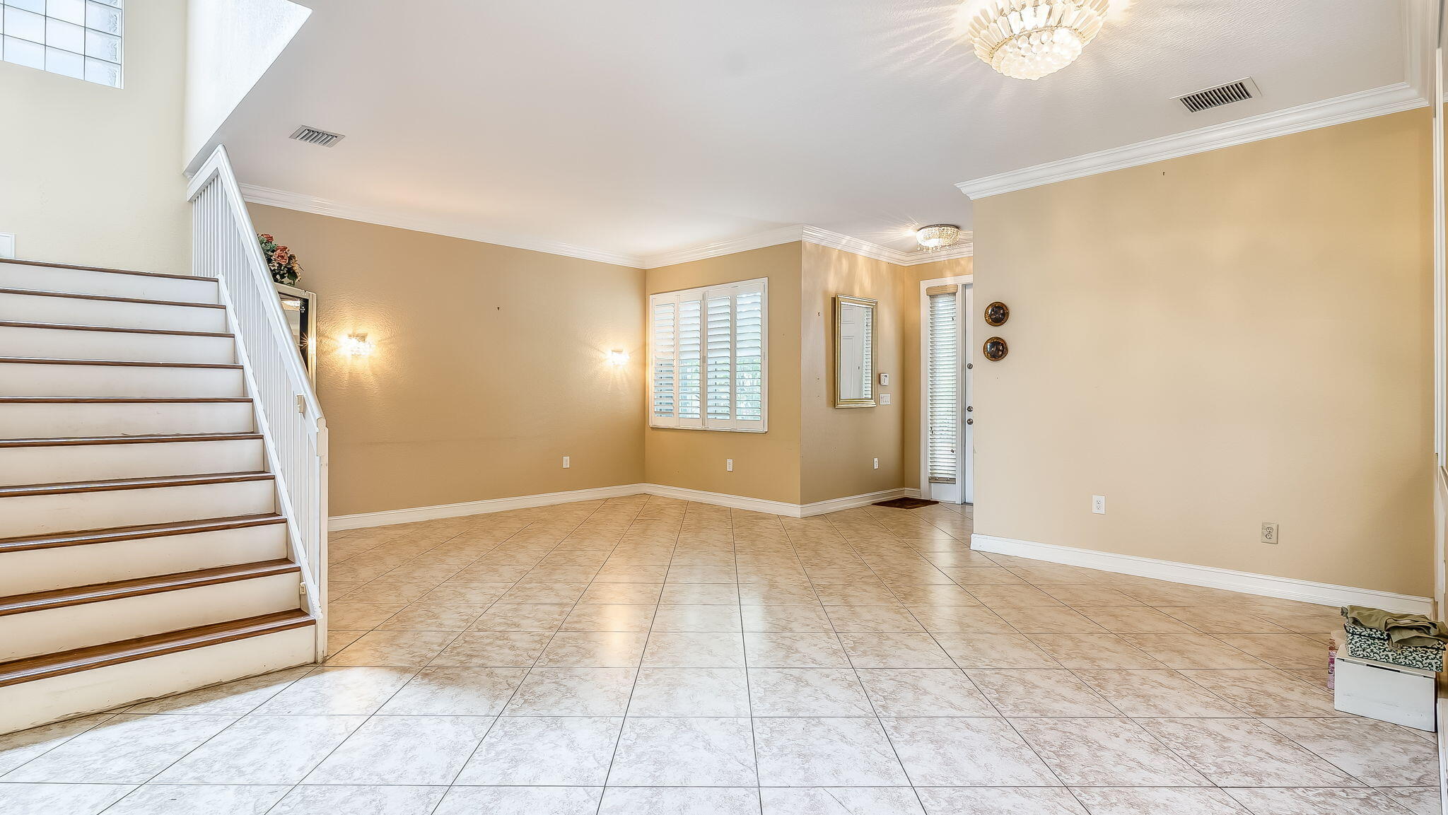 8292 Calabria Lakes Drive Property Photo 9