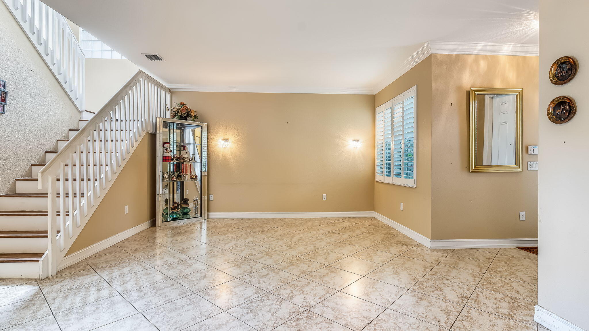 8292 Calabria Lakes Drive Property Photo 10