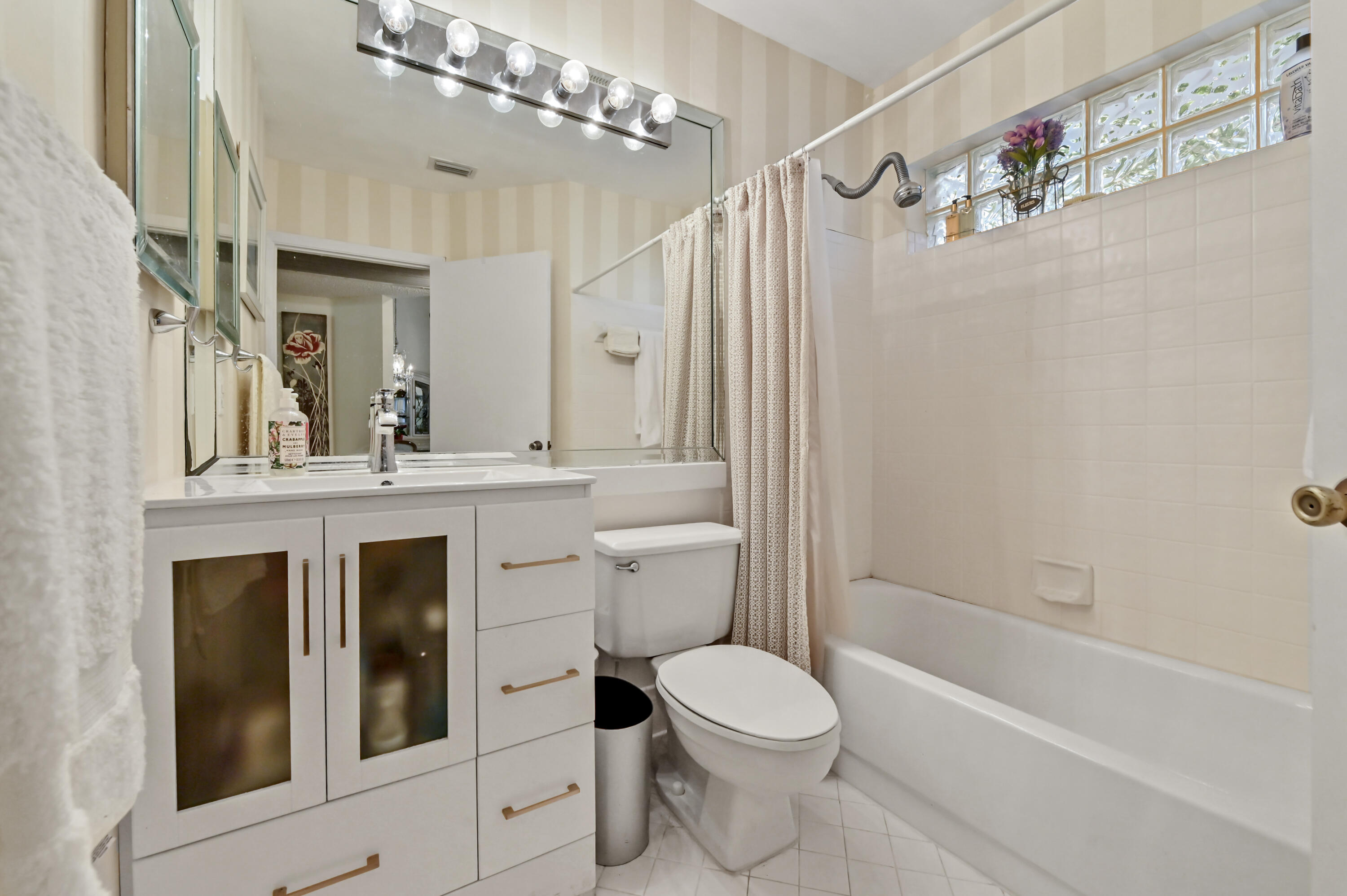 5450 Verona Drive O Property Photo 15