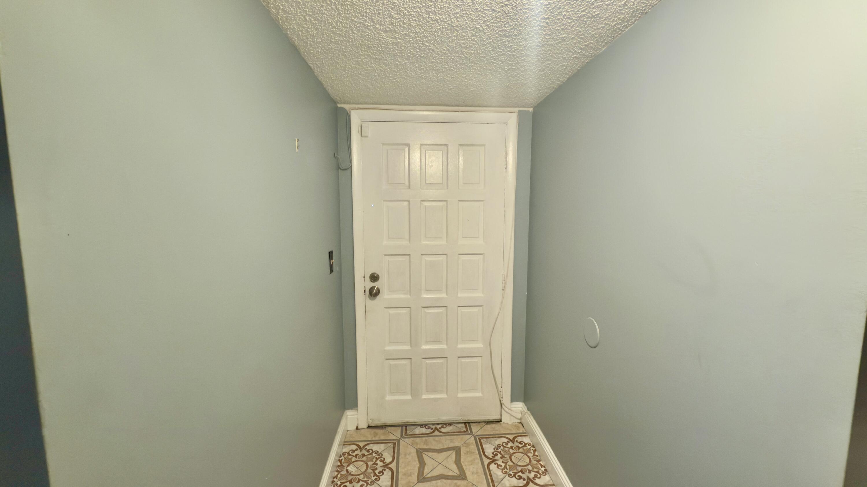 6201 N Falls Cir Drive Property Photo 4