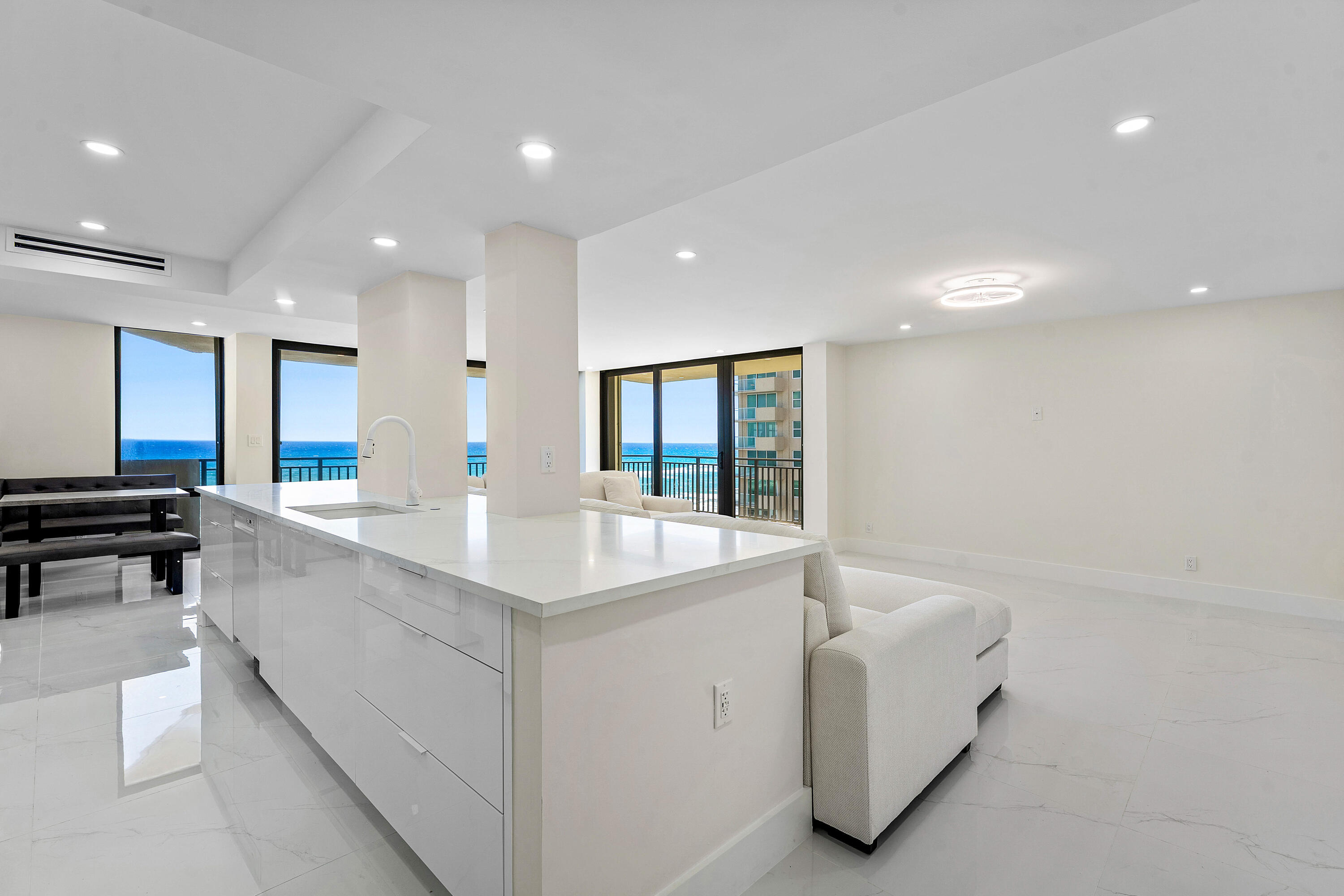 5460 N Ocean Drive 5b Property Photo 7