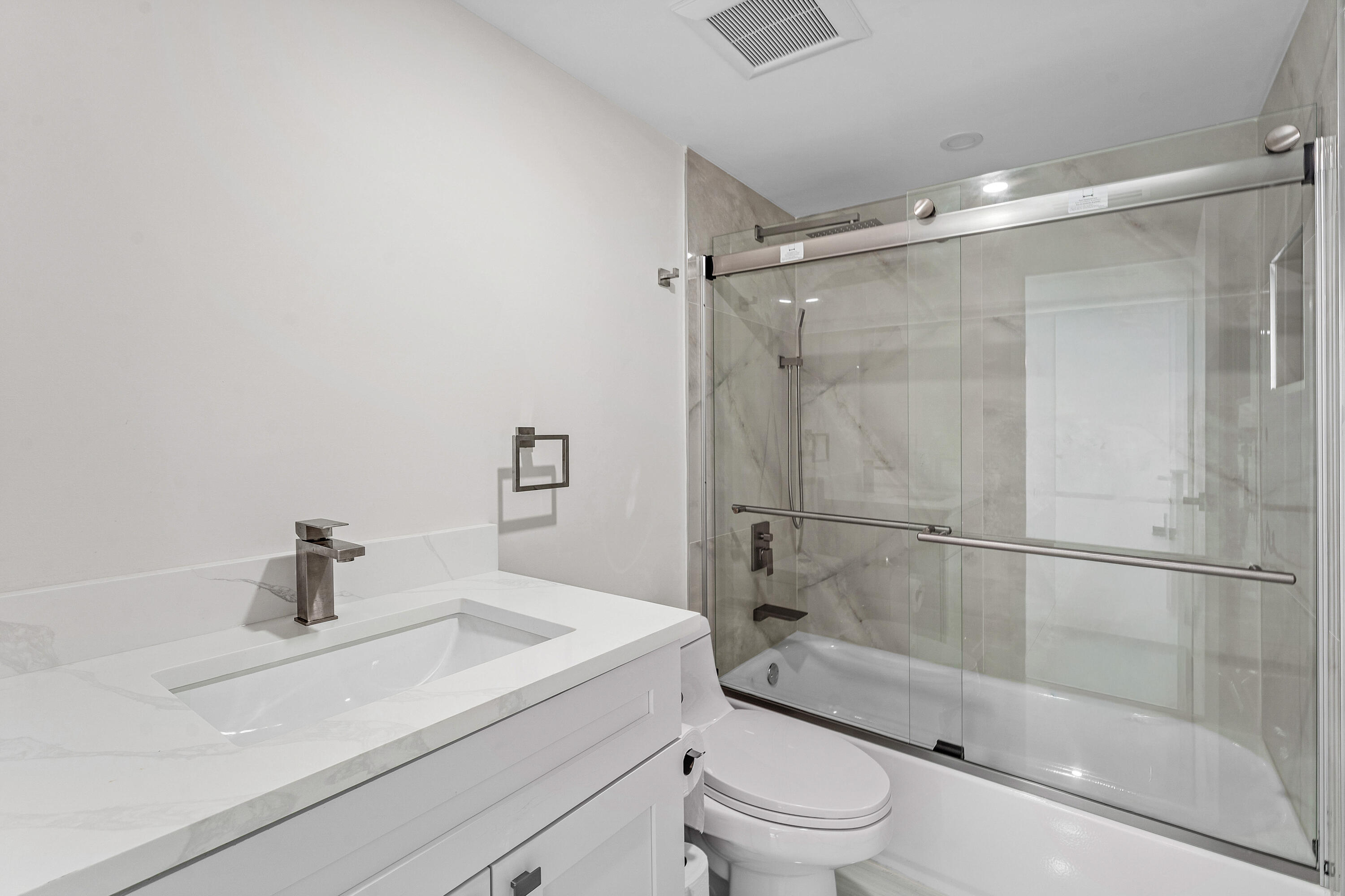5460 N Ocean Drive 5b Property Photo 12