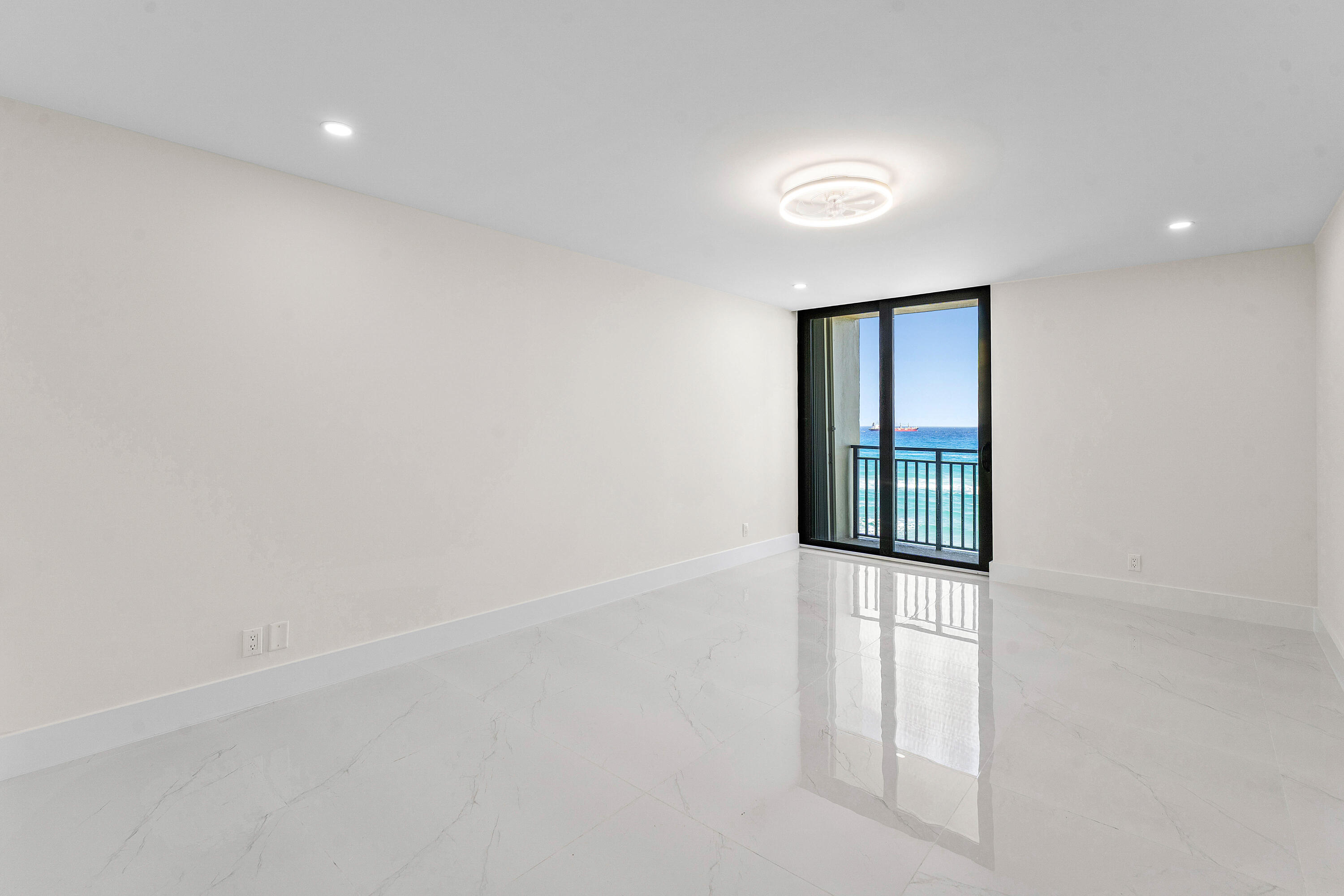 5460 N Ocean Drive 5b Property Photo 13