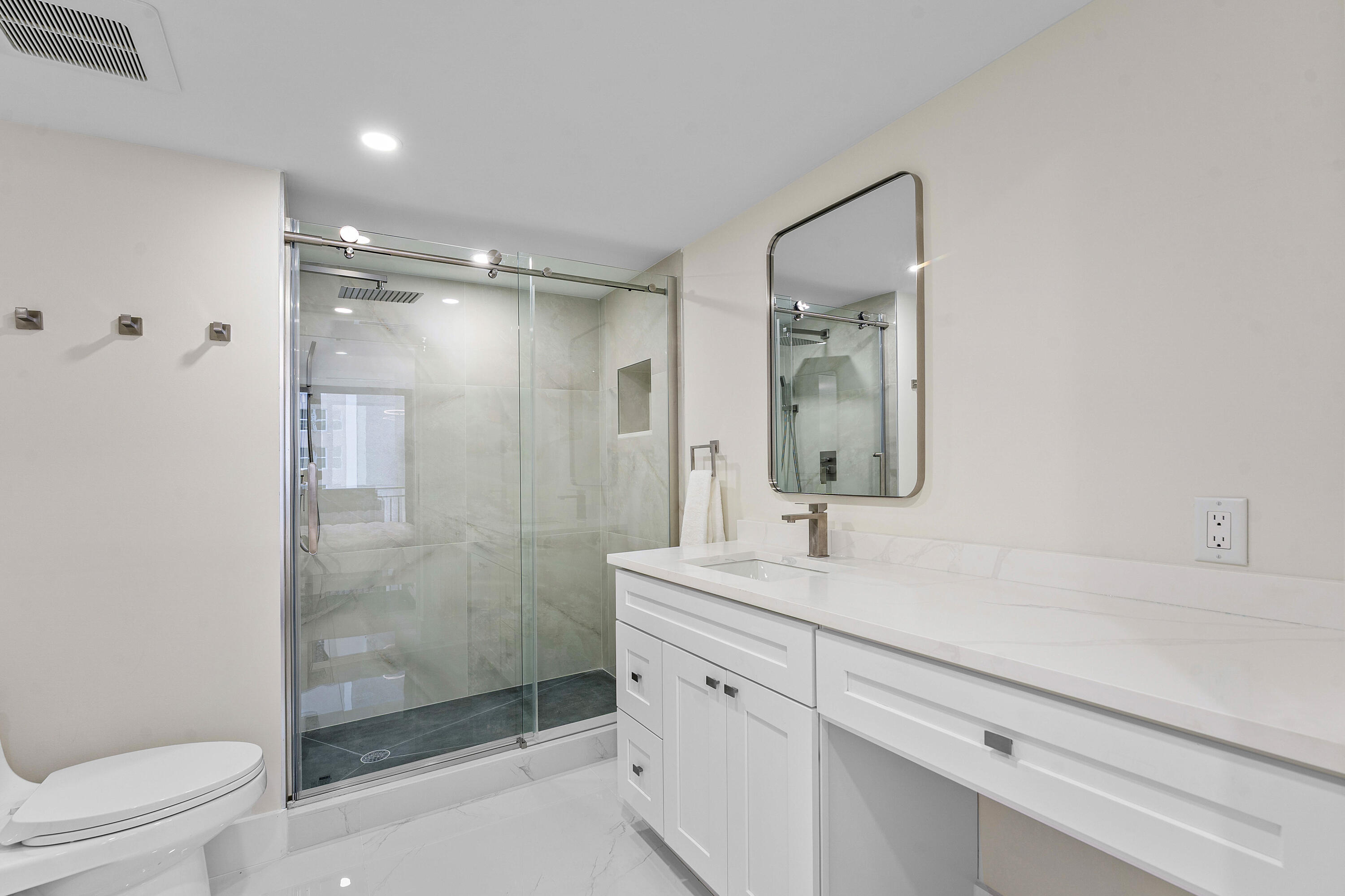 5460 N Ocean Drive 5b Property Photo 20