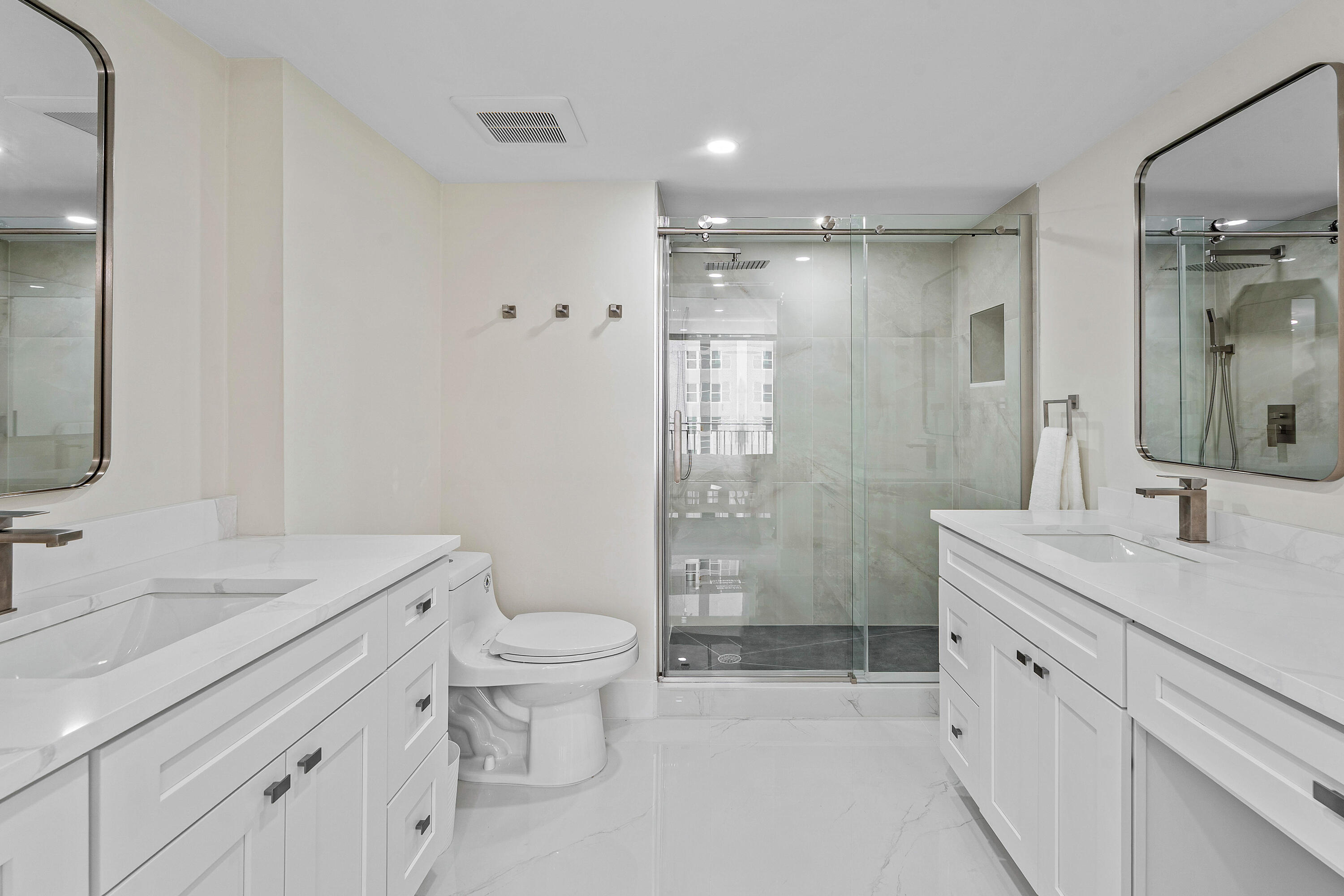 5460 N Ocean Drive 5b Property Photo 24