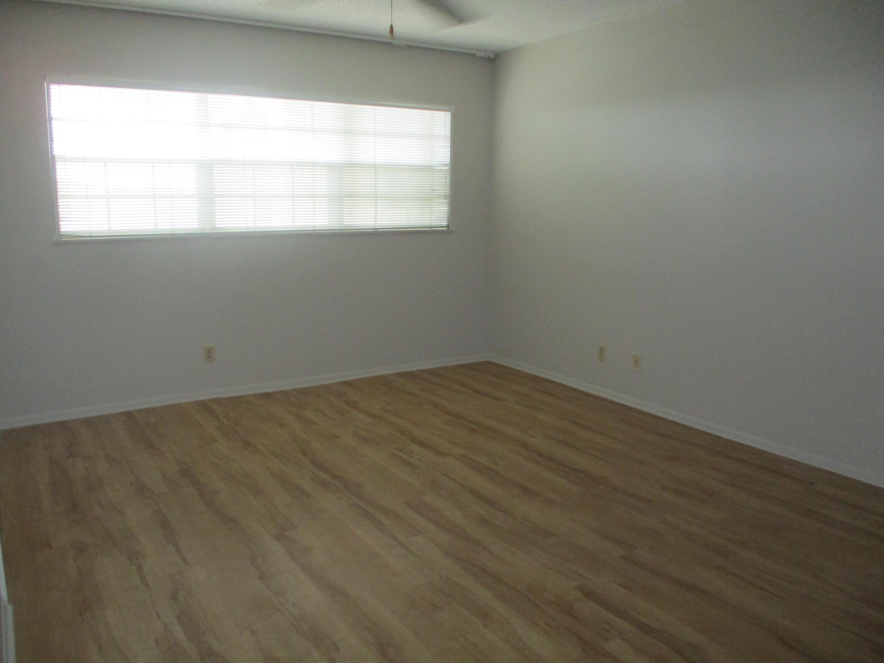 3151 S Palm Aire Drive 404 Property Photo 6