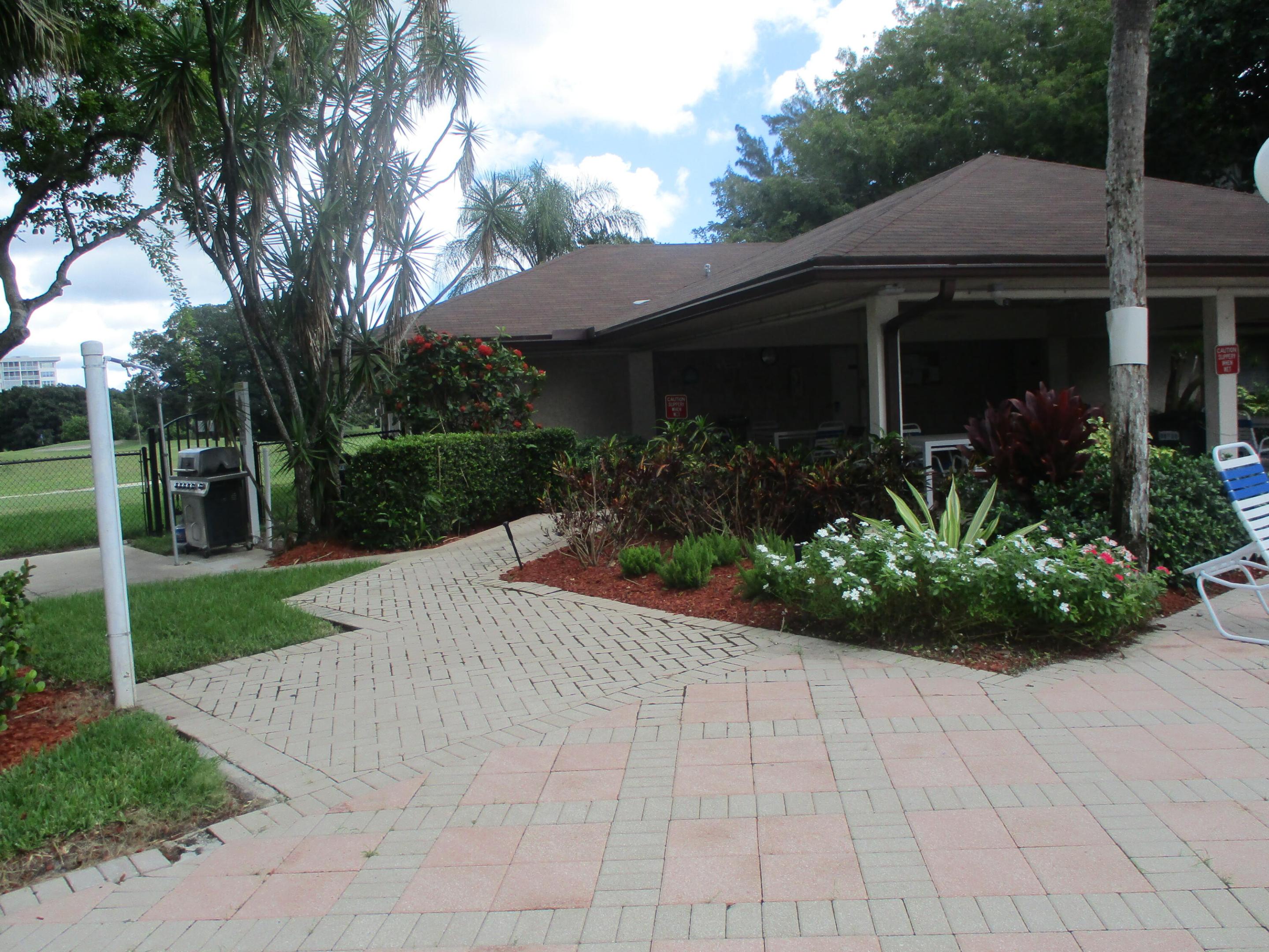 3151 S Palm Aire Drive 404 Property Photo 15