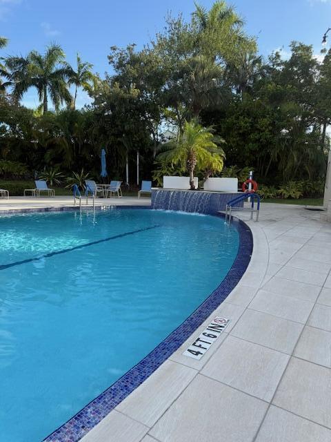 1319 E Hillsboro Boulevard 412 Property Photo 28