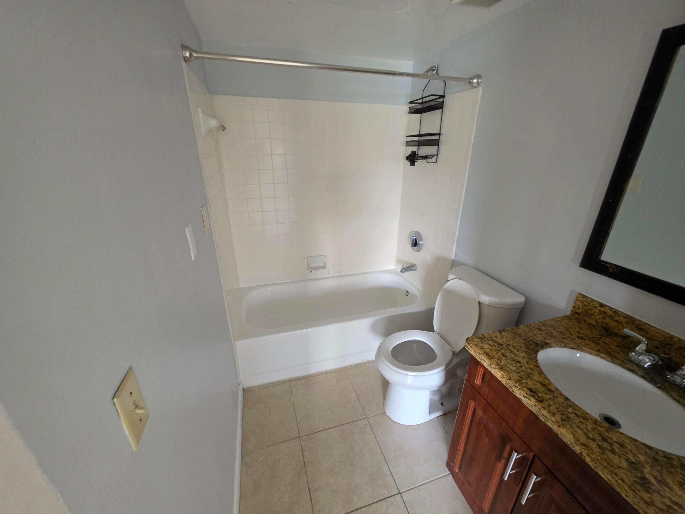 18340 Nw 68th Avenue F Property Photo 4