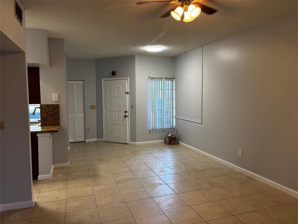 18340 Nw 68th Avenue F Property Photo 9