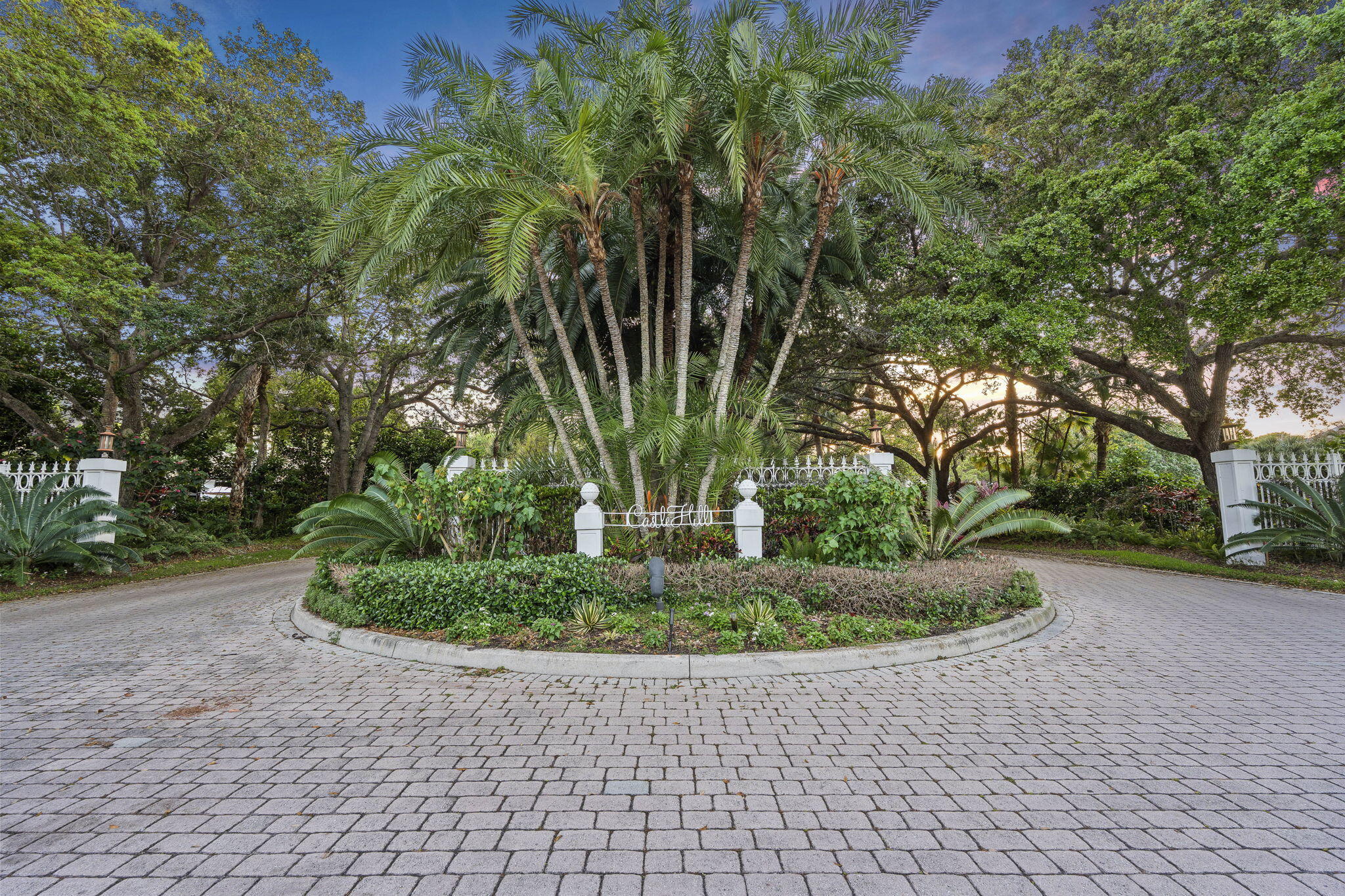 4 Castle Hill Way Property Photo 2