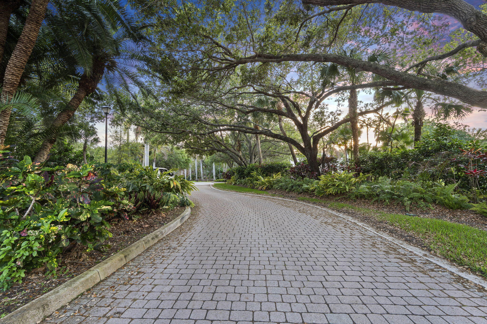 4 Castle Hill Way Property Photo 6