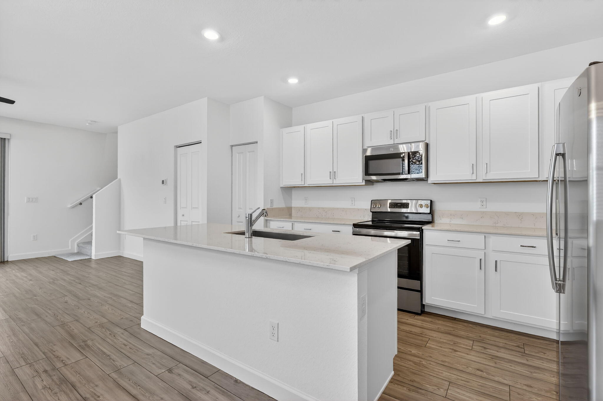 211 Se Woodbark Street Property Photo 1