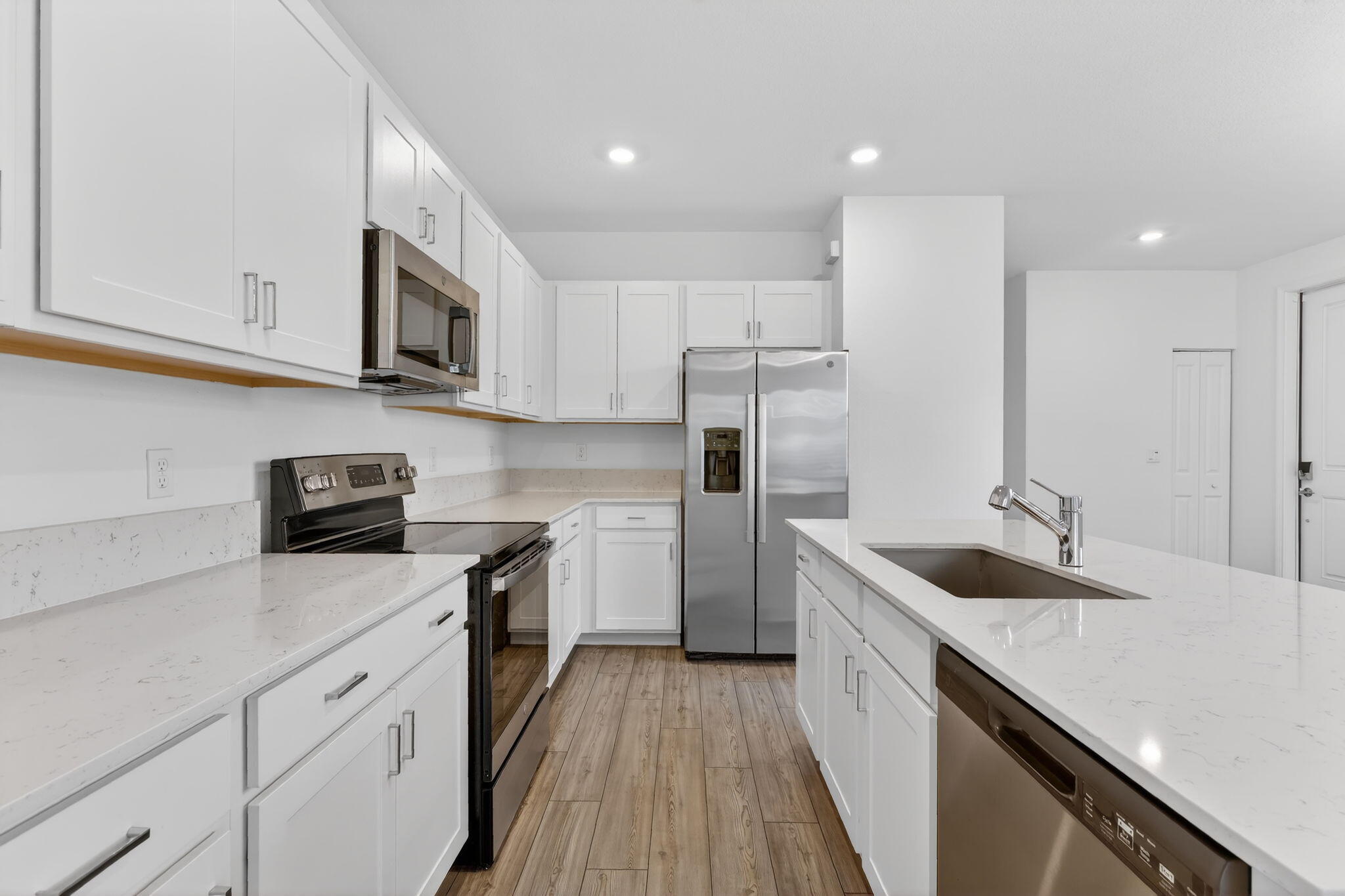 211 Se Woodbark Street Property Photo 7